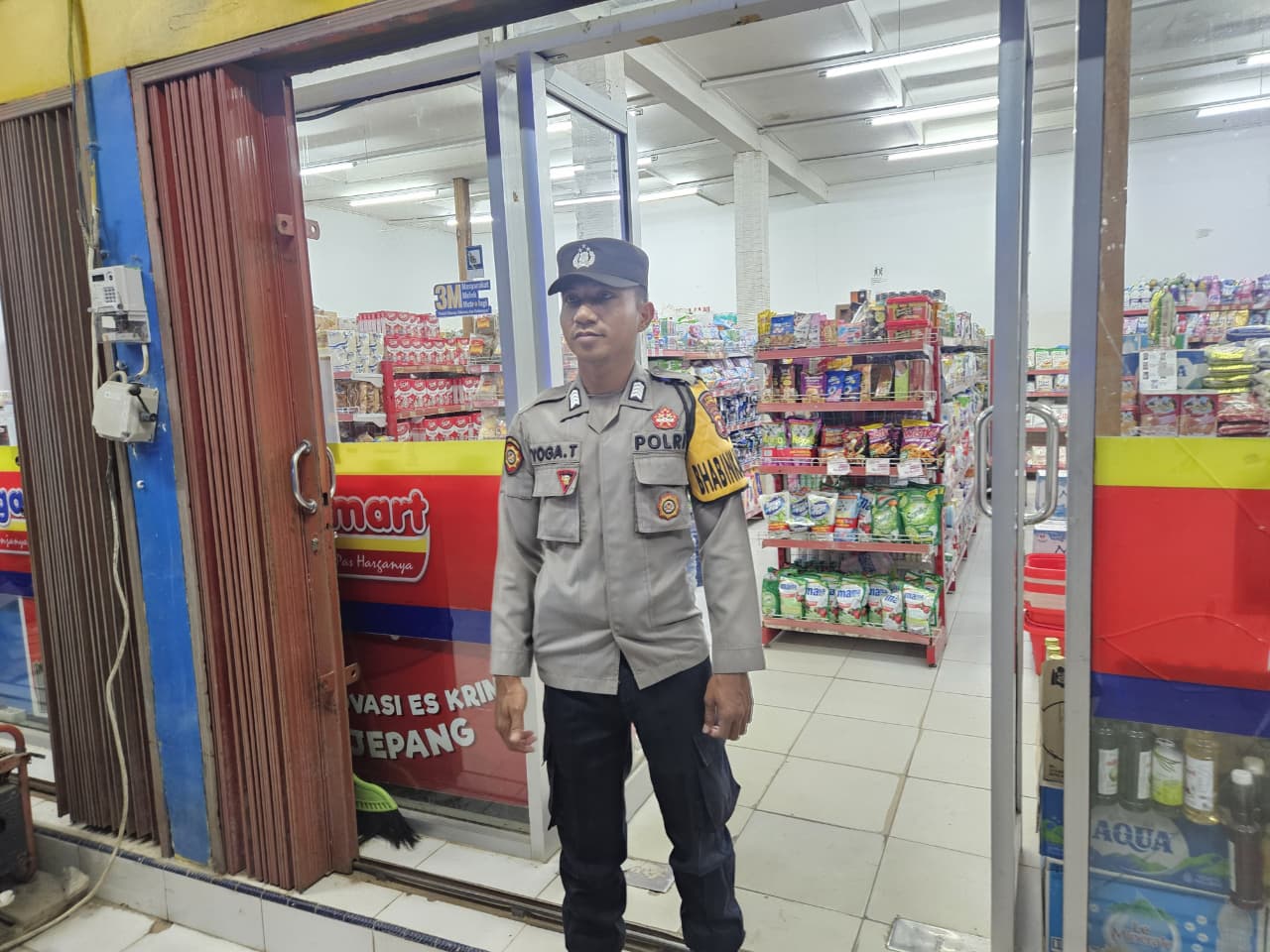 Piket Polsek Patroli kepertokoan diwilkum Polsek Sematu Jaya