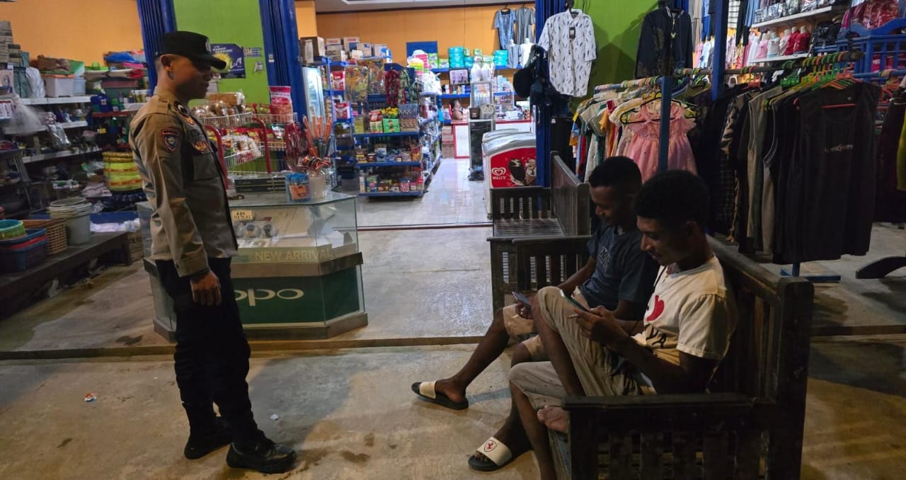 Personel Piket Polsek Lamandau Sambangi Warga, Berikan Imbauan untuk Menjauhi Judi Online