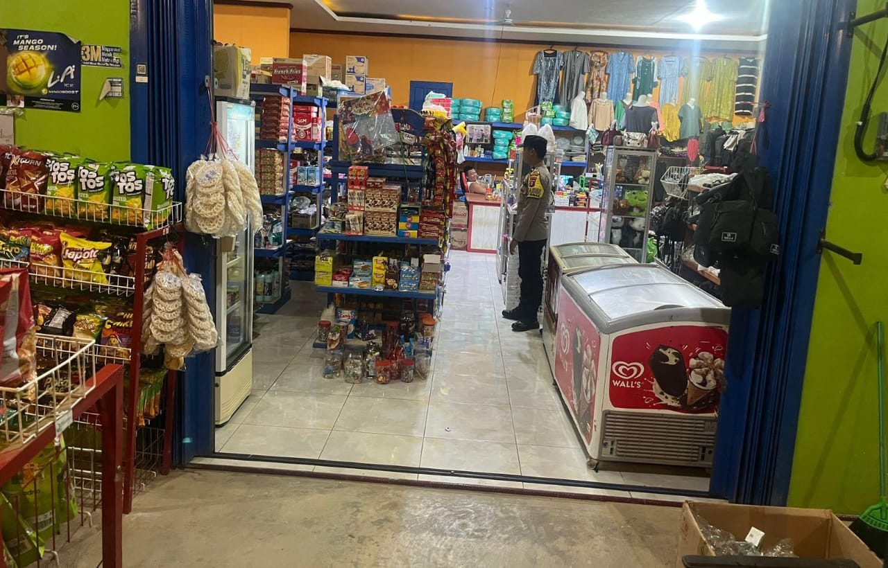 Piket Polsek Lamandau Silaturahmi Ke Pedagang