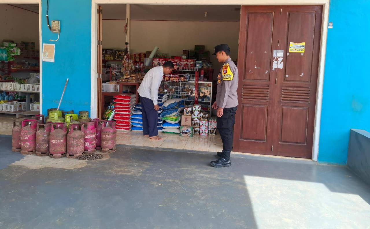 Piket Polsek Lamandau Silaturahmi Ke Pedagang