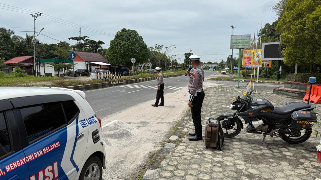 PENLING, Satlantas Polres Katingan Penyuluhan Keliling Kepada Para Pengendara