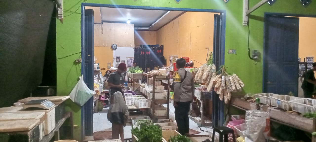 Piket Polsek Lamandau Silaturahmi Ke Pedagang