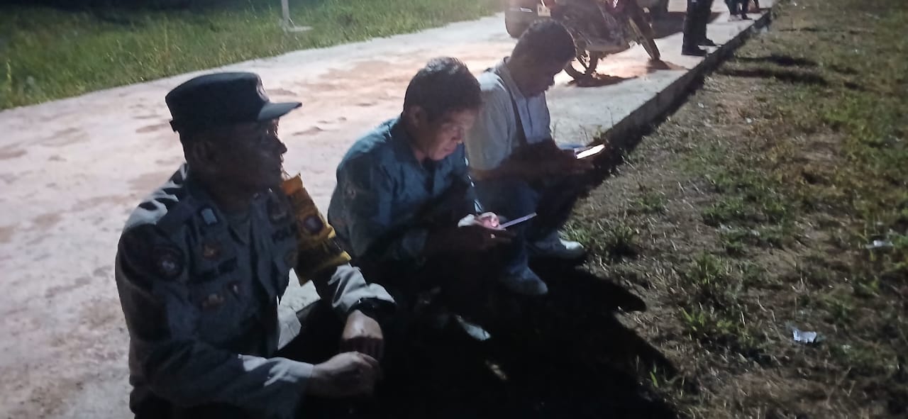 Personel Piket Polsek Lamandau Sambangi Warga, Berikan Imbauan untuk Menjauhi Judi Online