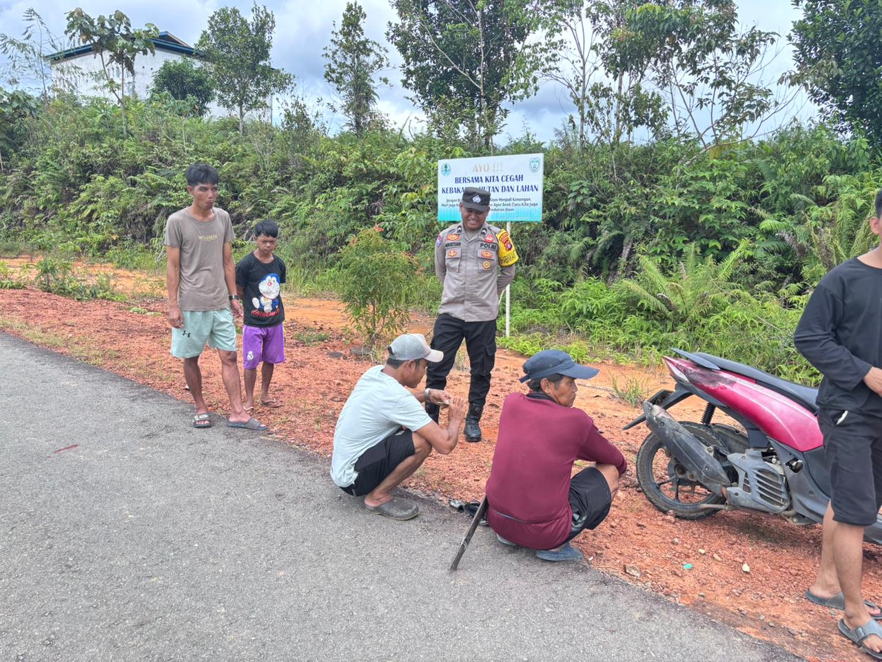 Bhabinkamtibmas Polsek Delang Sosialisasikan tentang Penanggulangan Premanisme Berkedok Ormas