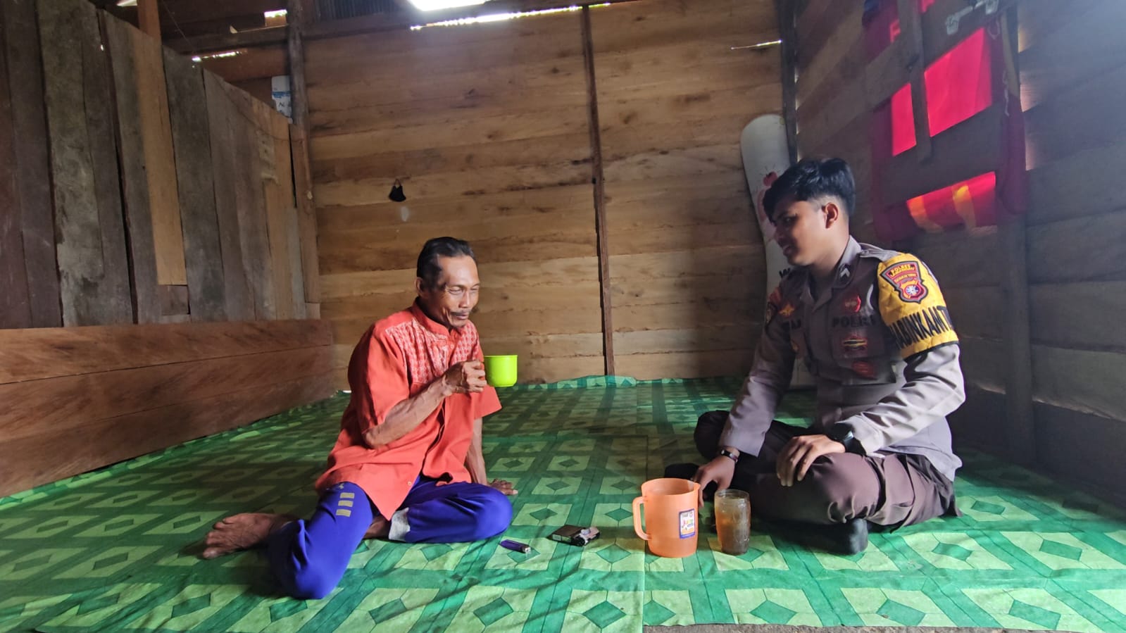 Bhabinkamtibmas Sambang ke Rumah Warga Masyarakat Binaannya