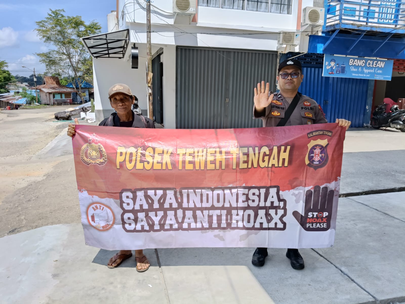 Sapu Bersih Berita Hoax, Polsek Teweh Tengah Sampaikan Stop Hoax Kepada Warga