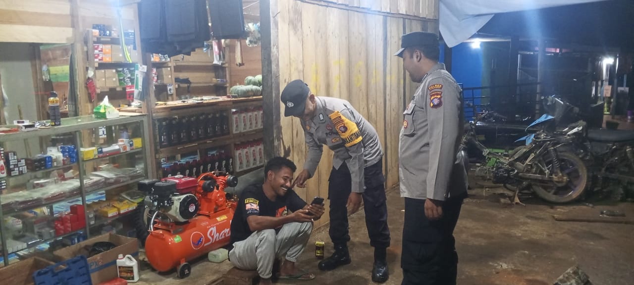 Personel Piket Polsek Lamandau Sambangi Warga, Berikan Imbauan untuk Menjauhi Judi Online