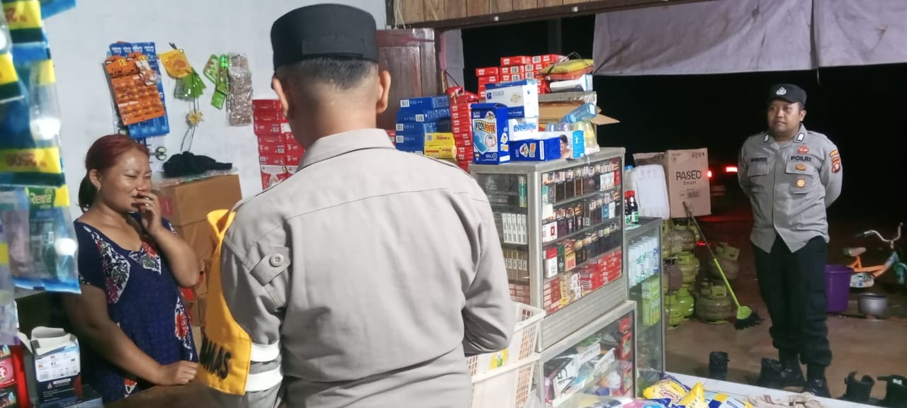 Piket Polsek Lamandau Silaturahmi Ke Pedagang
