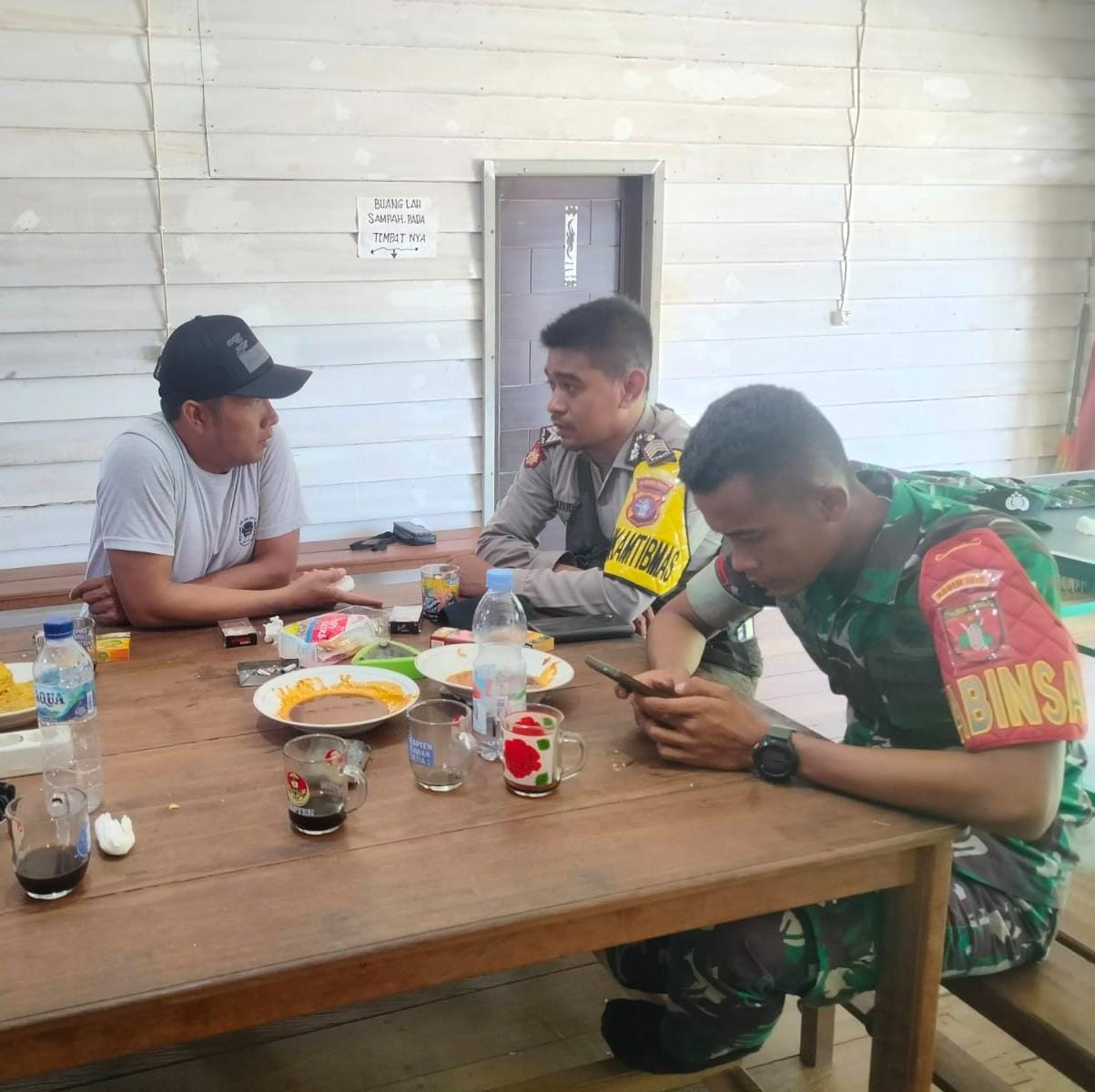 Cooling System Bhabinkamtibmas Polsek Marikit Sambang dan Sosialisasi untuk Wujudkan Situasi Kondusif.