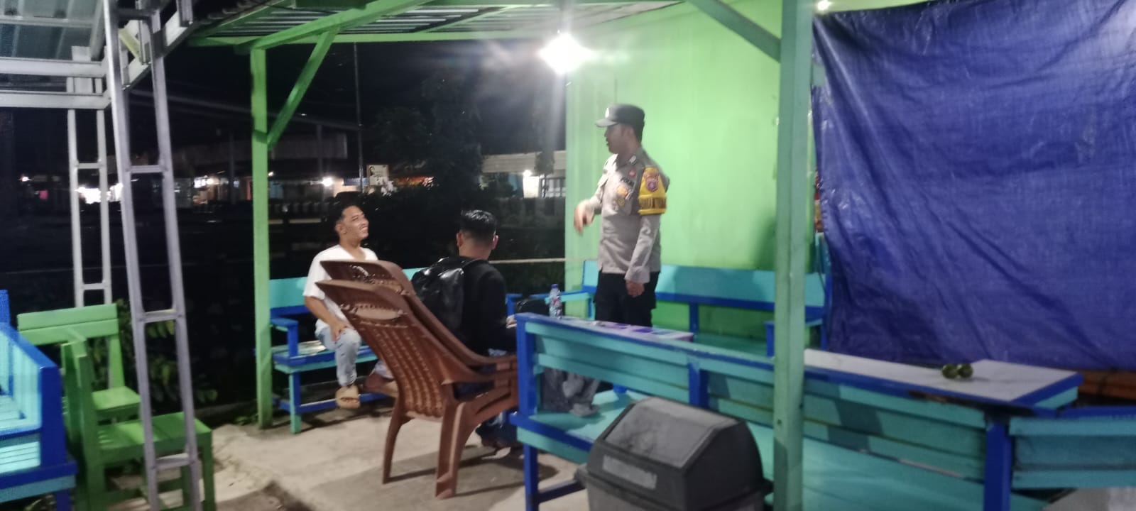 Piket Polsek Bulik melaksanakan sambang dan Silaturahmi kemasyarakat