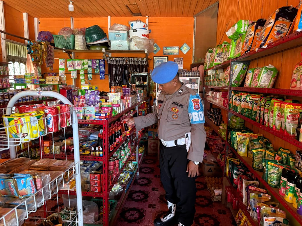 Polsek Montallat Laksanakan Pengecekan Sembako Untuk Pantau Stok Dan Harga Di Pasaran