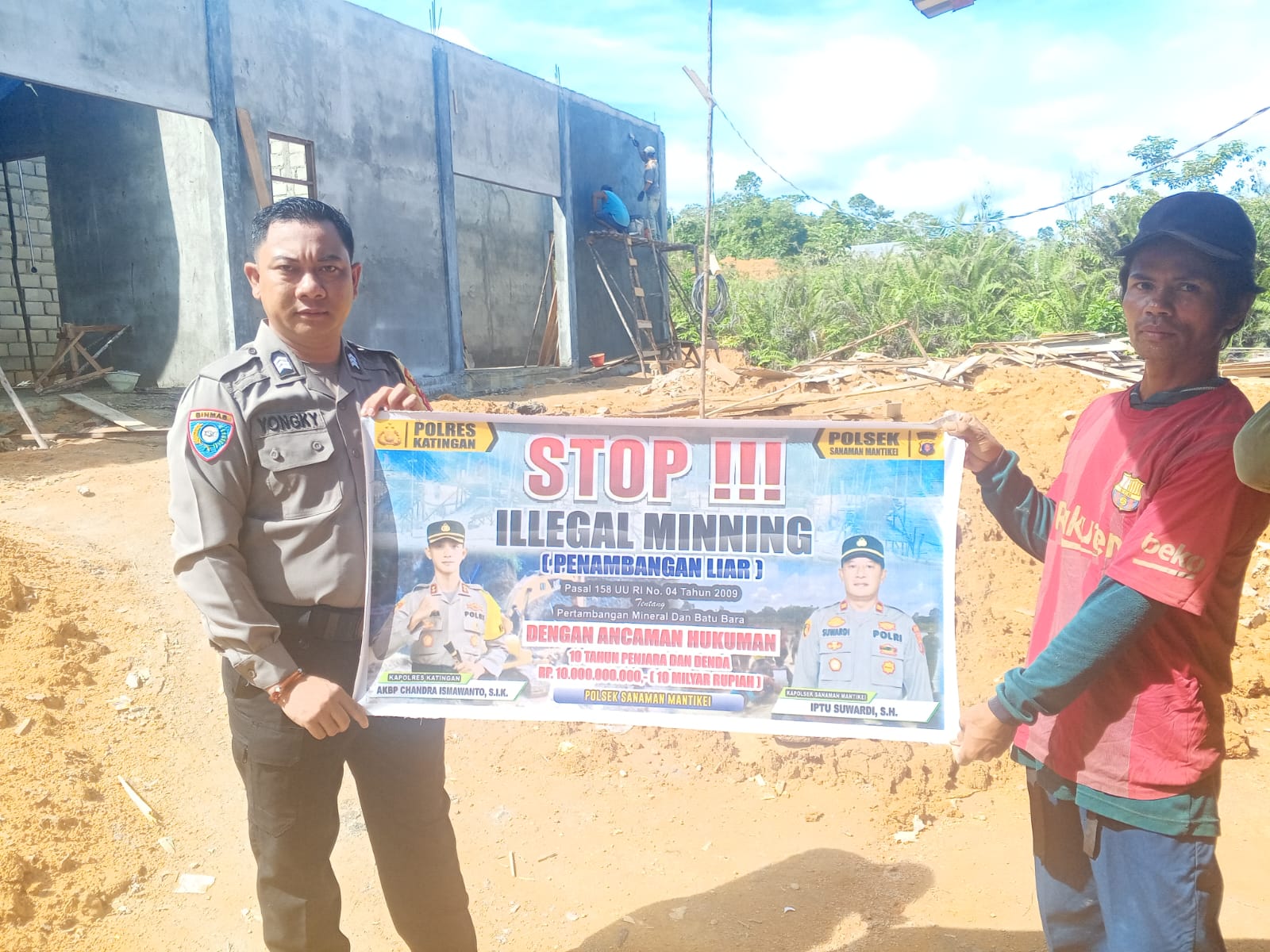 Bhabinkamtibmas Desa Tumbang Atei Sosialisasi tentang larangan Illegal Mining.