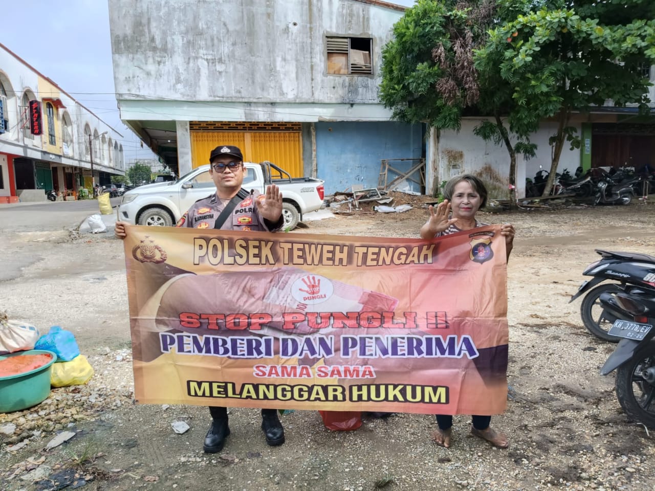 Antisipasi Tindak Pelanggaran Pungli, Personel Polsek Teweh Tengah Himbau Stop Pungli ke Warga