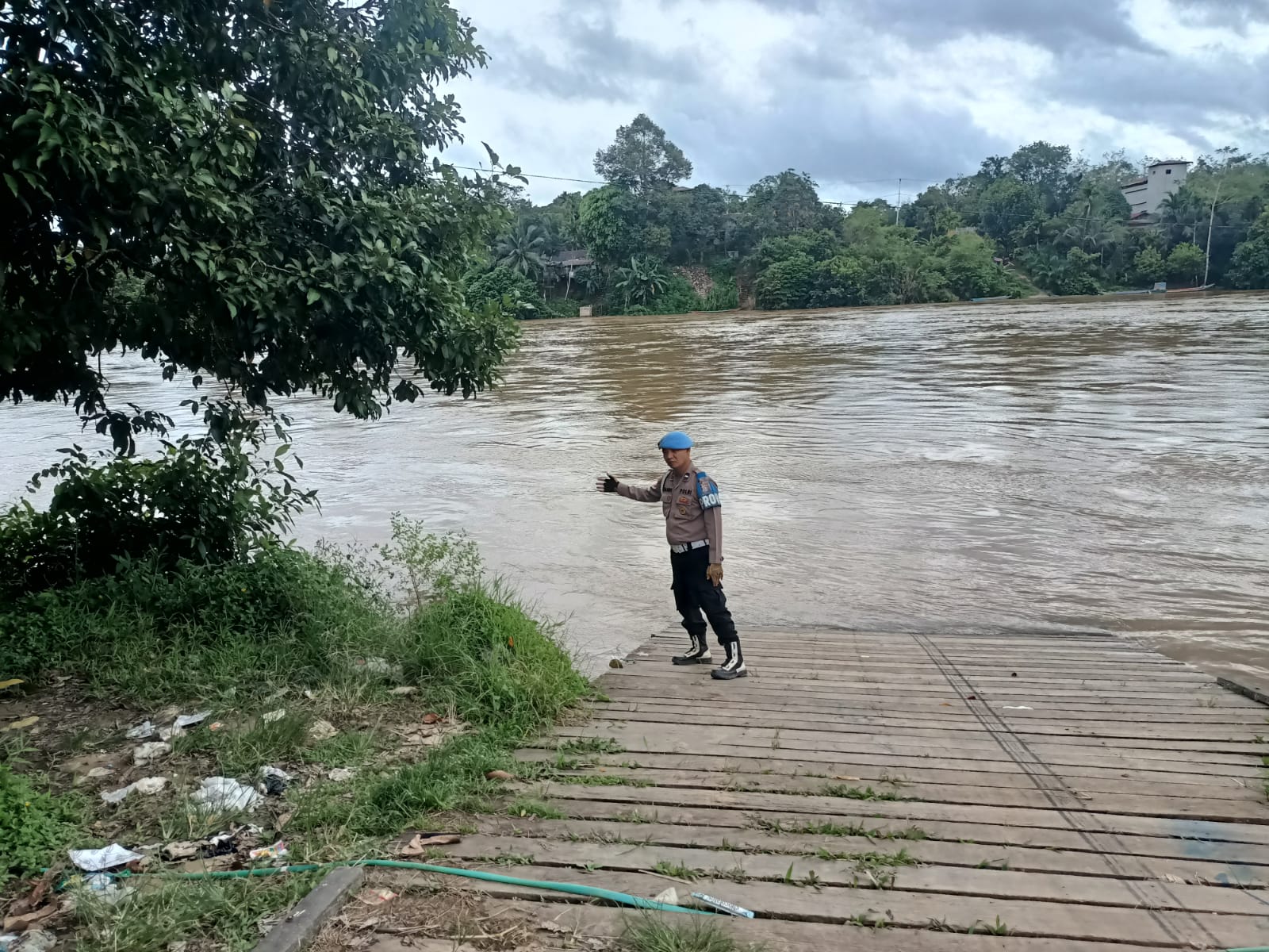 *Pengecekan Debit Air: Langkah Preventif Polsek Marikit Menjaga Kamtibmas.*