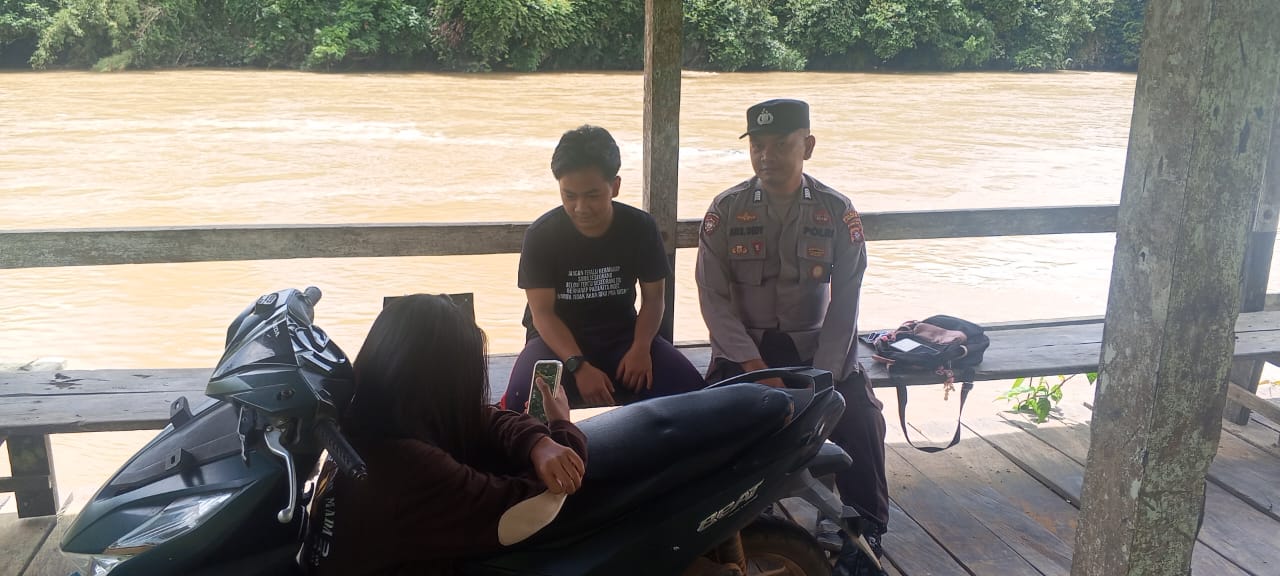 Personel Polsek Lamandau Sambangi Remaja yang Nongkrong, Berikan Imbauan Kamtibmas