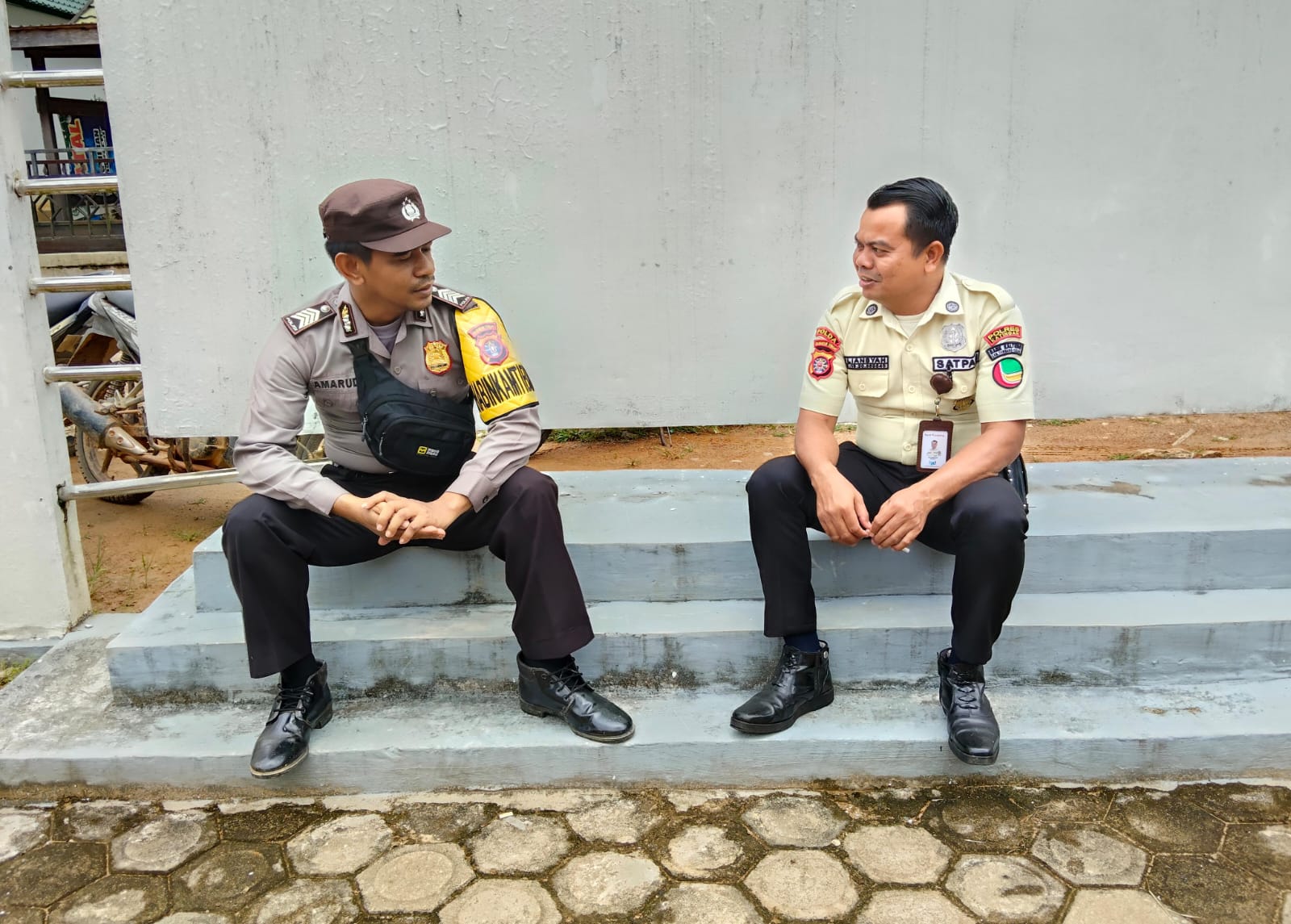 Cooling System Bhabinkamtibmas Polsek Marikit Sambang dan Sosialisasi untuk Wujudkan Situasi Kondusif.