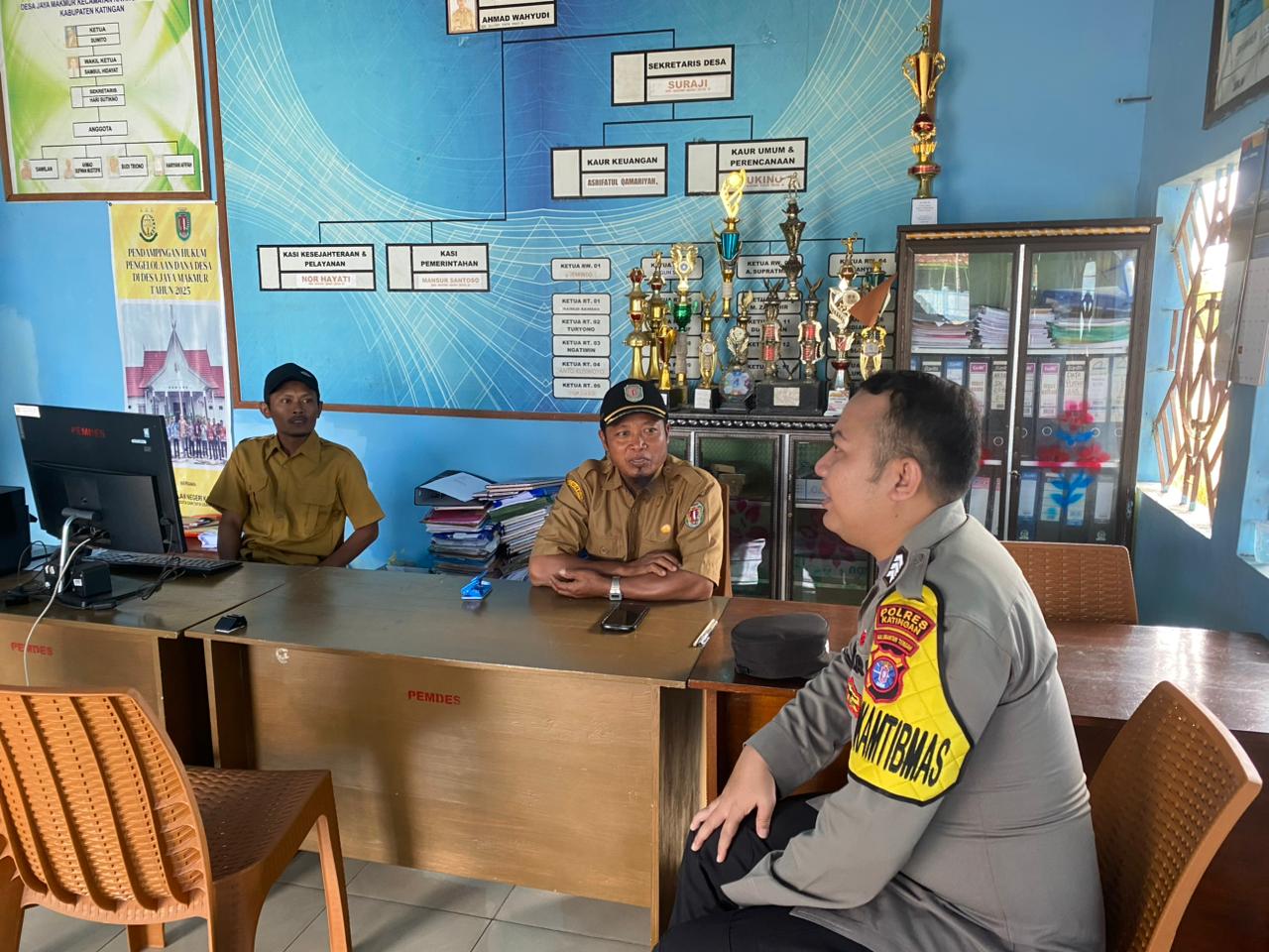 Harkamtibmas, Personil Polsek Katingan Kuala Sambang masyarakat