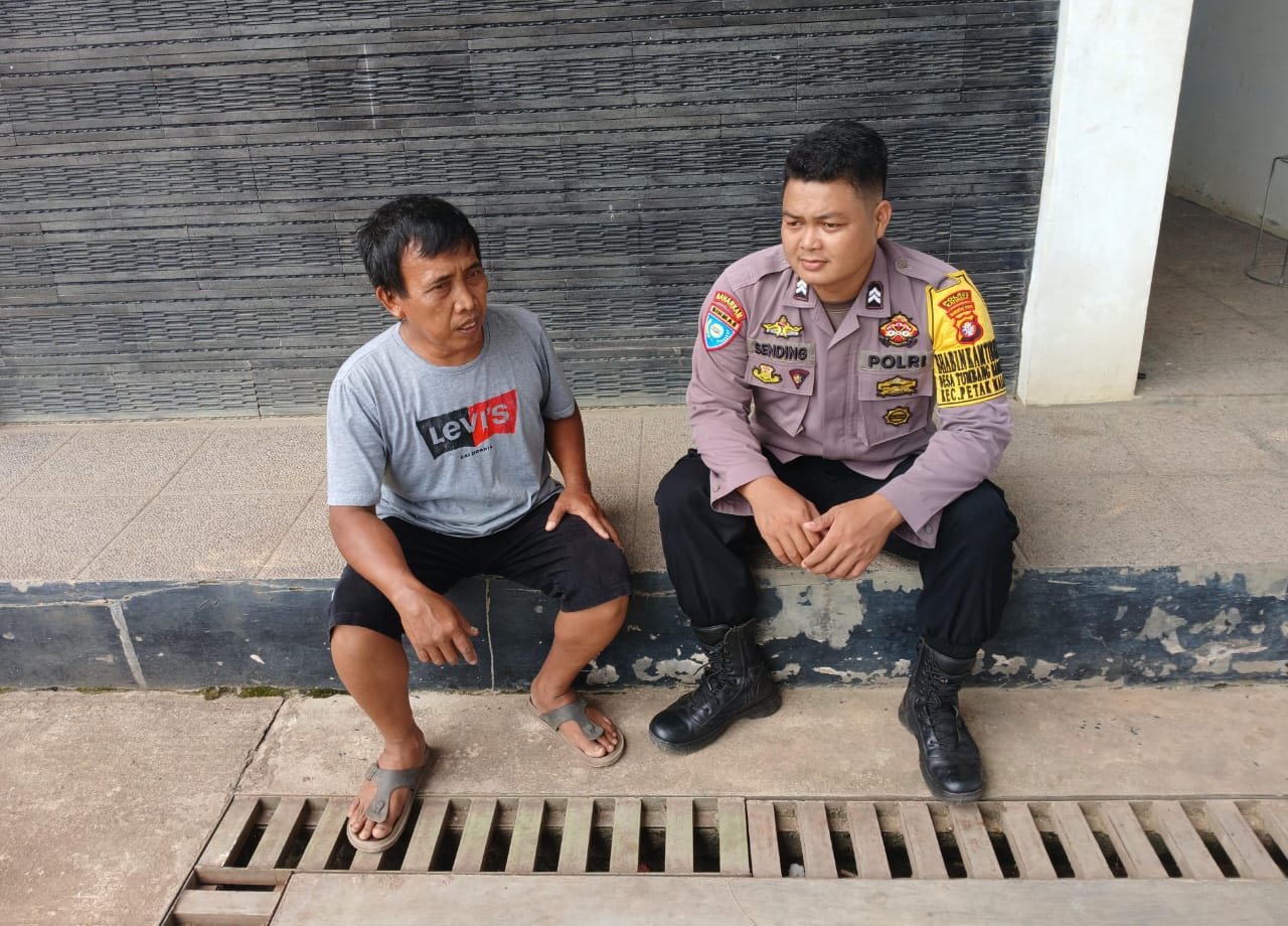 *Lewat Sambang Bhabinkamtibmas Ajak Warga Wujudkan Kamtibmas Kondusif*