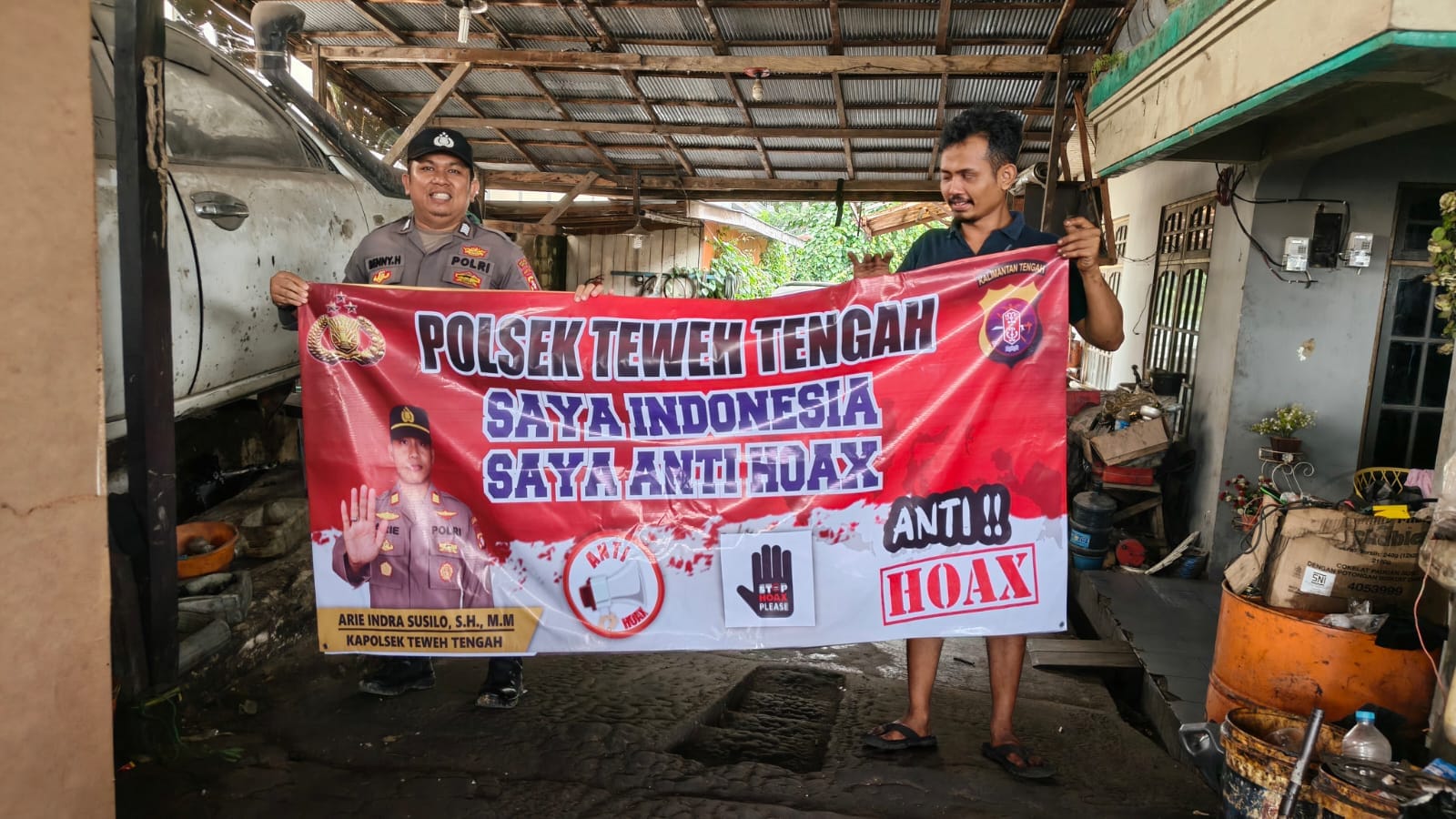 Putus Penyebaran Berita Hoax, Polsek Teweh Tengah Sampaikan Stop Hoax Kepada Warga