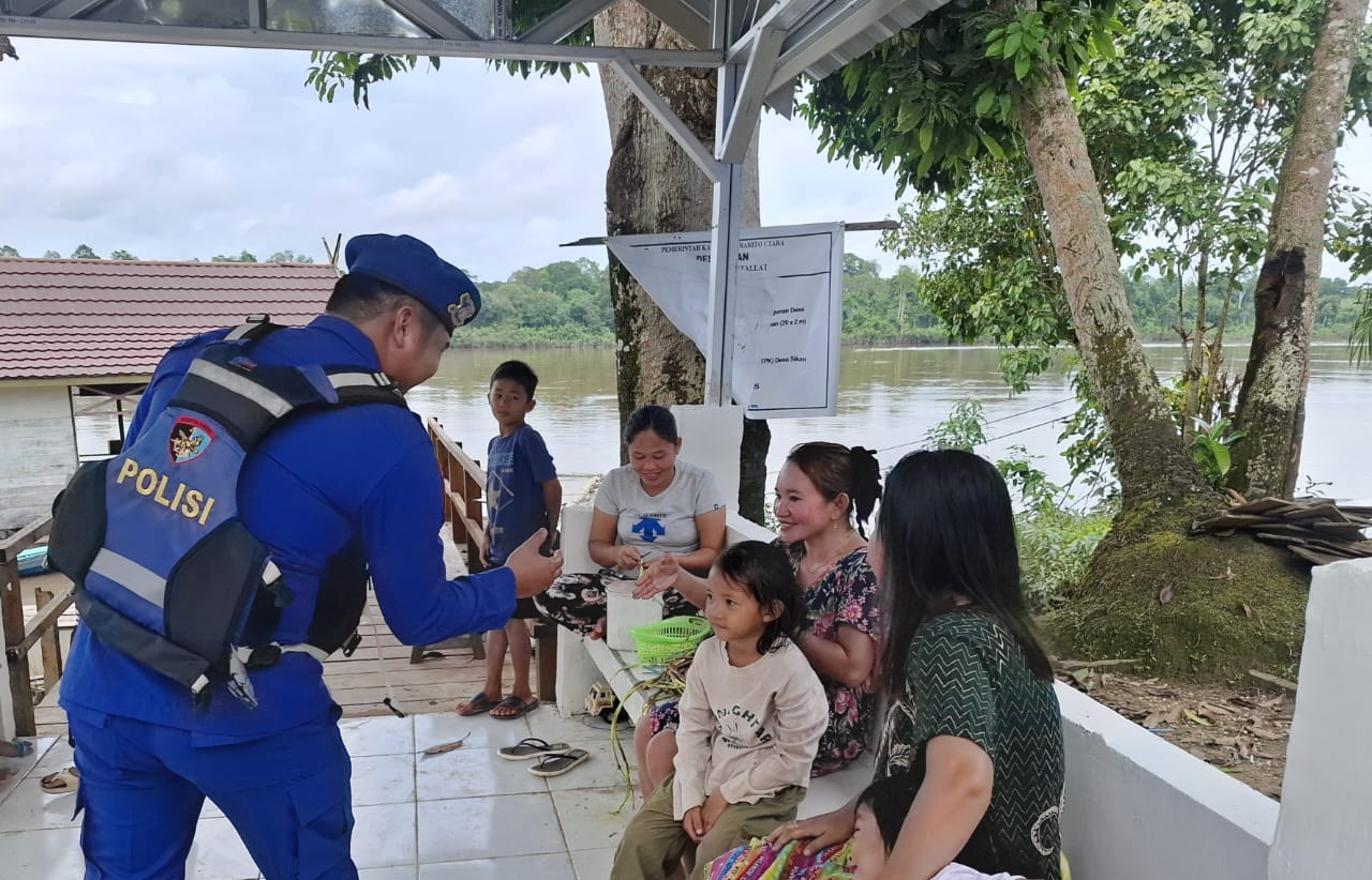 Ditpolairud Sambangi Desa Nelayan Binaan Untuk Meningkatkan Keamanan dan Kesadaran Hukum