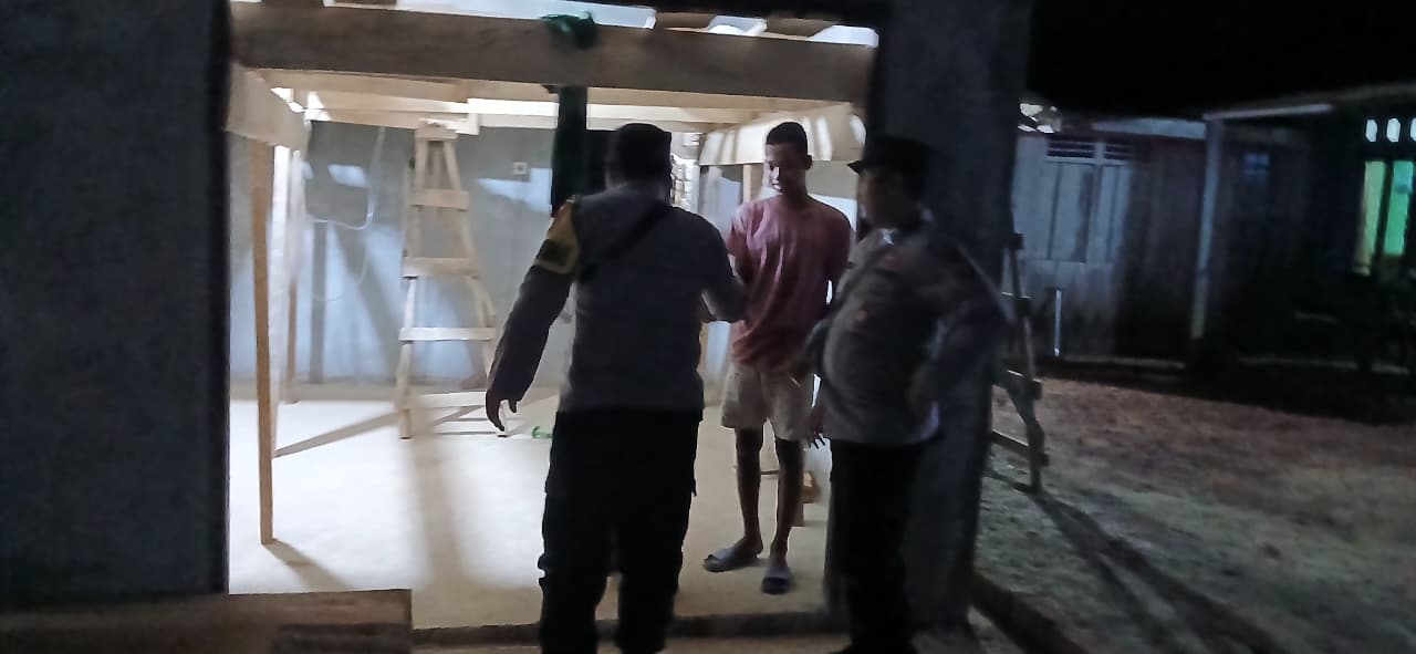 Personel Polsek lamandau melaksanakan sambang kerumah warga