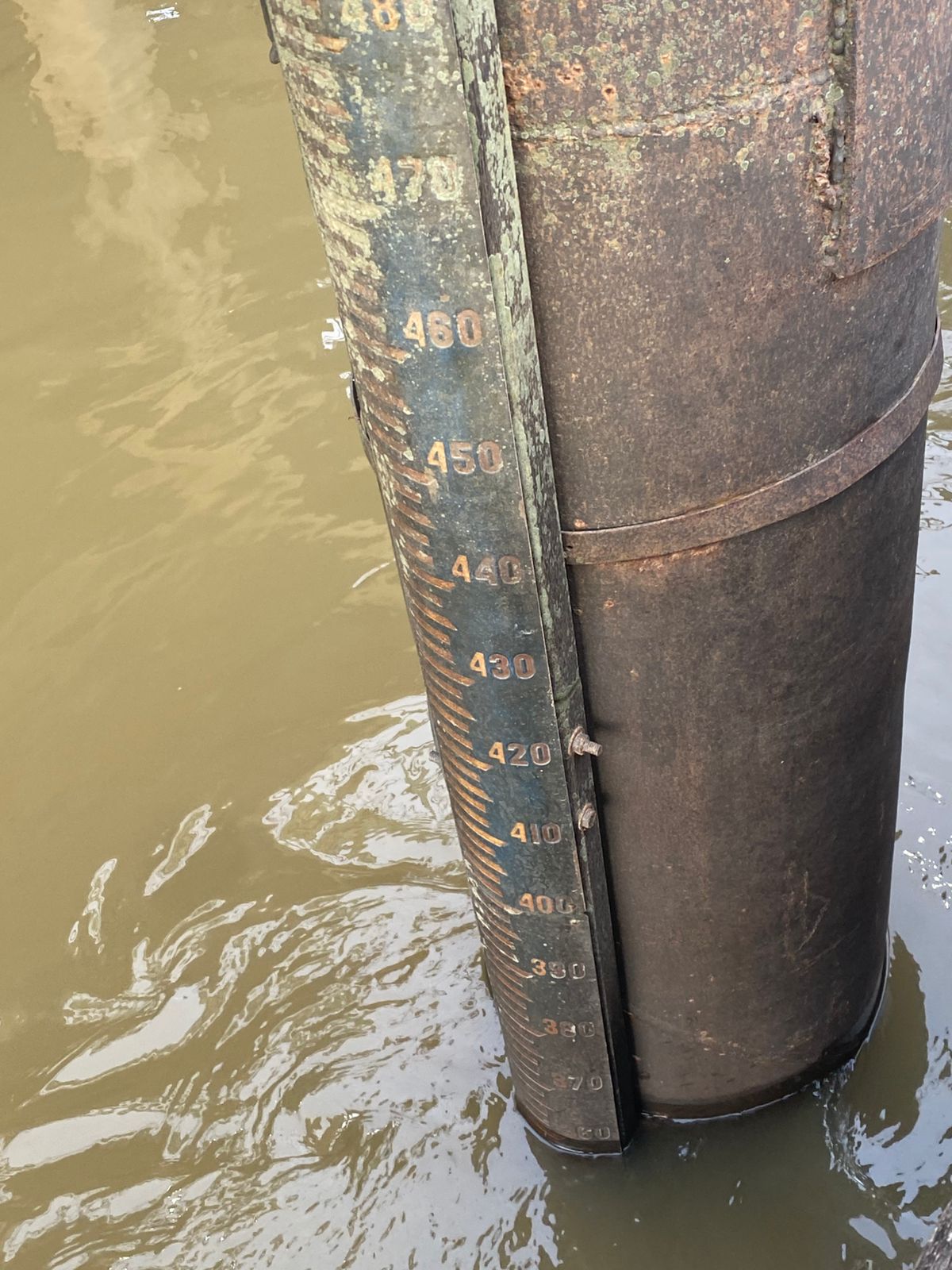 Piket Polsek Bulik Cek debit air di Kelurahan Nanga Bulik