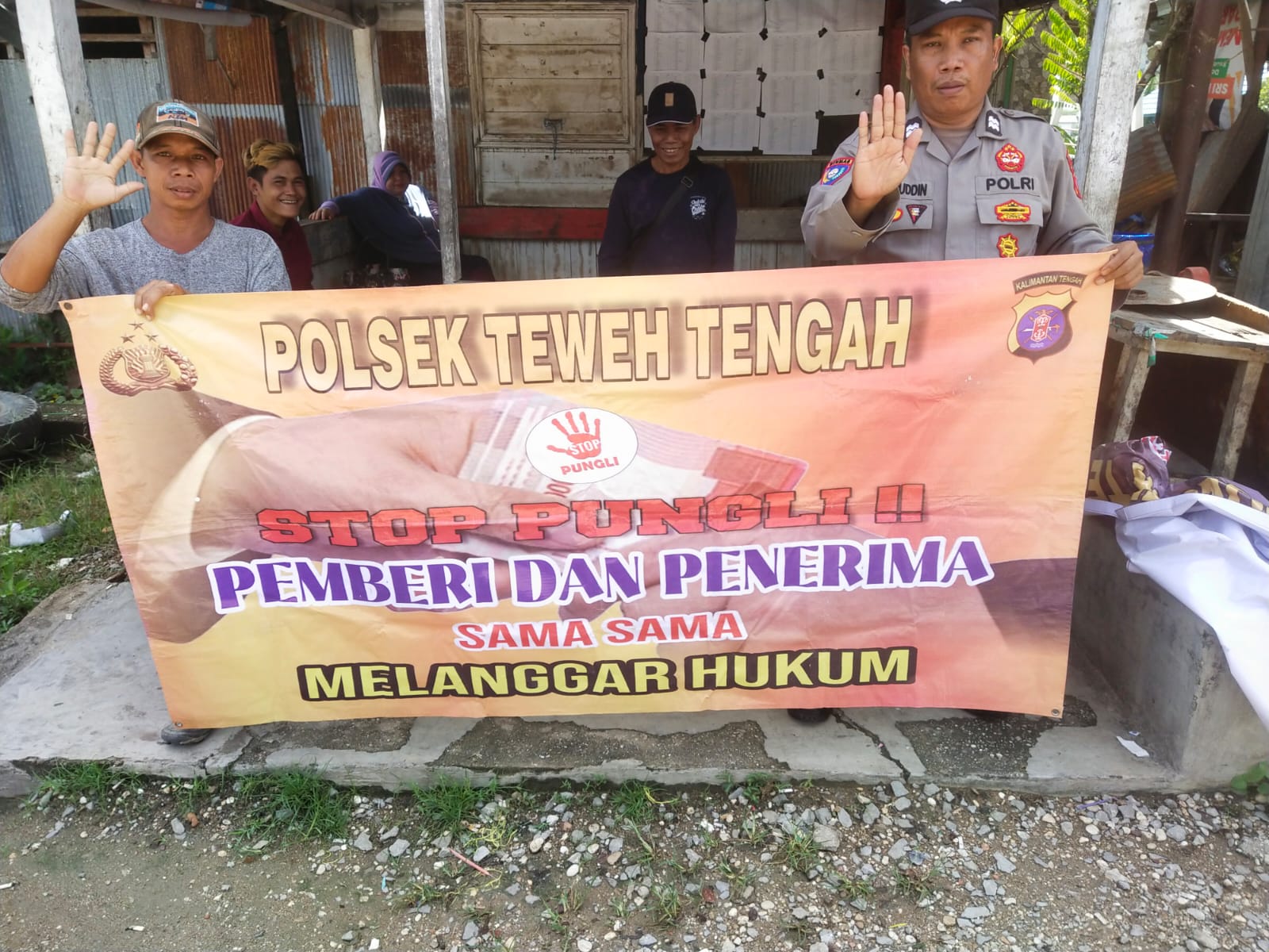 Berastas Aktivitas Pungutan Liar, Polsek Teweh Tengah Sosialiasikan Stop Pungli Kepada Masyarakat