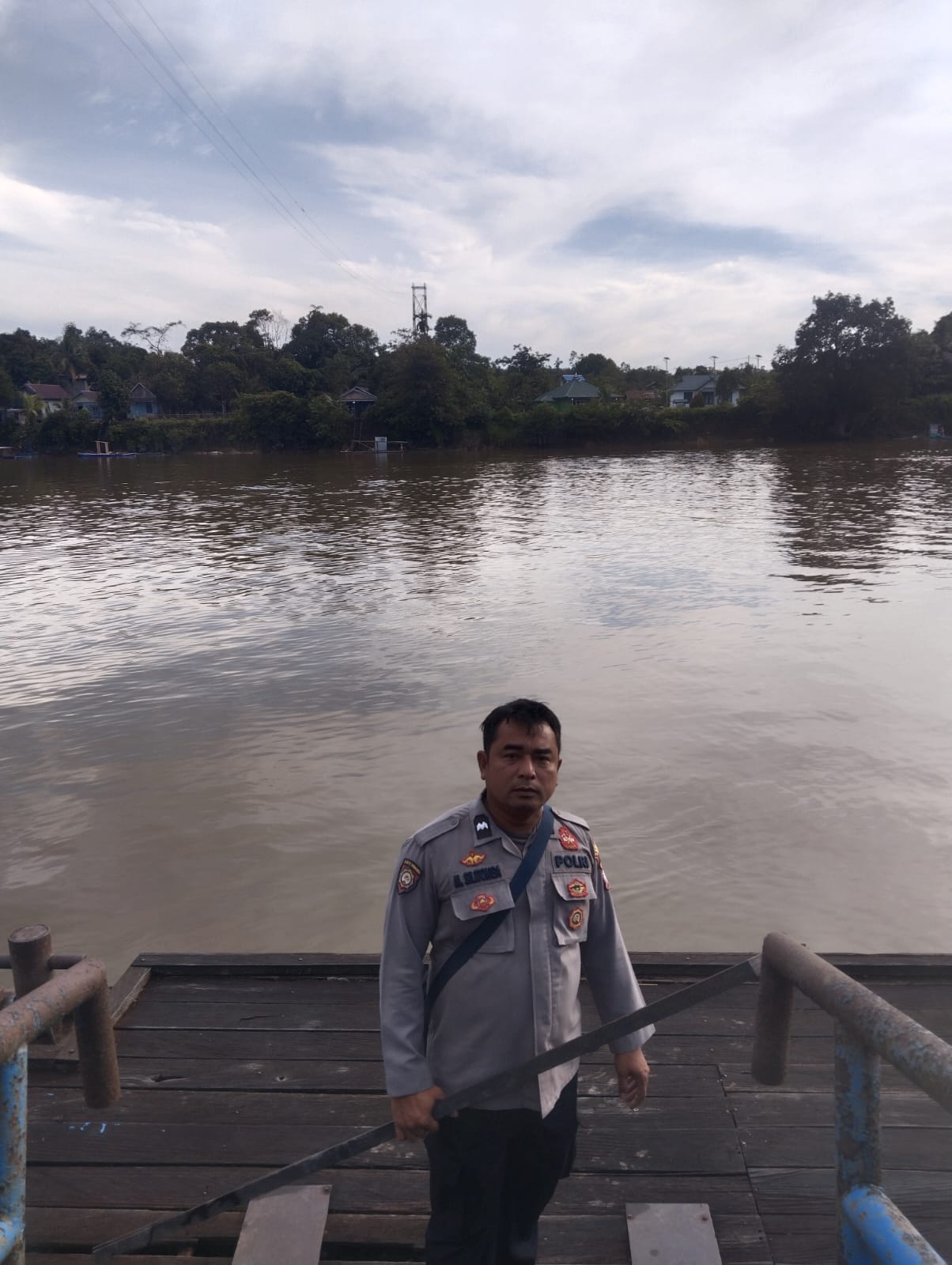 Piket Polsek Bulik Cek debit air di Kelurahan Nanga Bulik