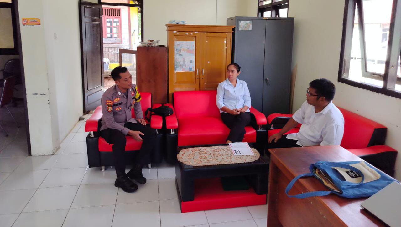 Personil Polsek delang Silaturahmi ke Kantor Desa