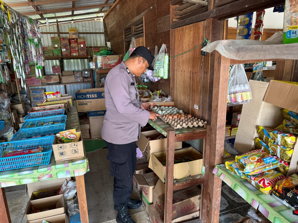 **Polsek Montallat Laksanakan Pengecekan Sembako Untuk Pantau Stok Dan Harga Di Pasaran**
