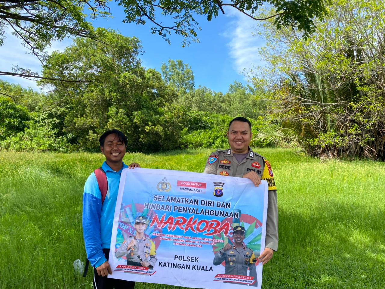 Sampaikan pesan Kamtibmas, Bhabinkamtibmas Polsek Katingan Kuala sambangi Warga.