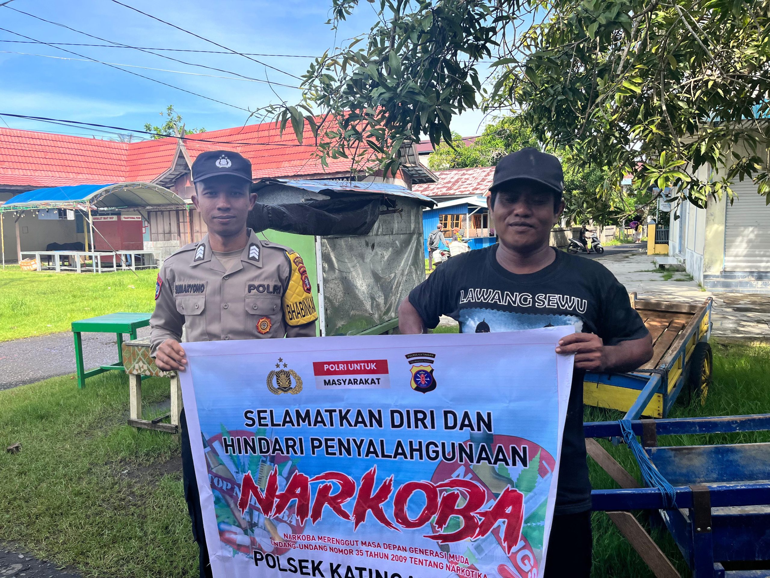 Personil Polsek Katingan Kuala Sosialisasi Tentang Bahaya Narkoba Serta Menghimbau Masyarakat Untuk Tidak Menggunakan dan Menjauhi Narkoba