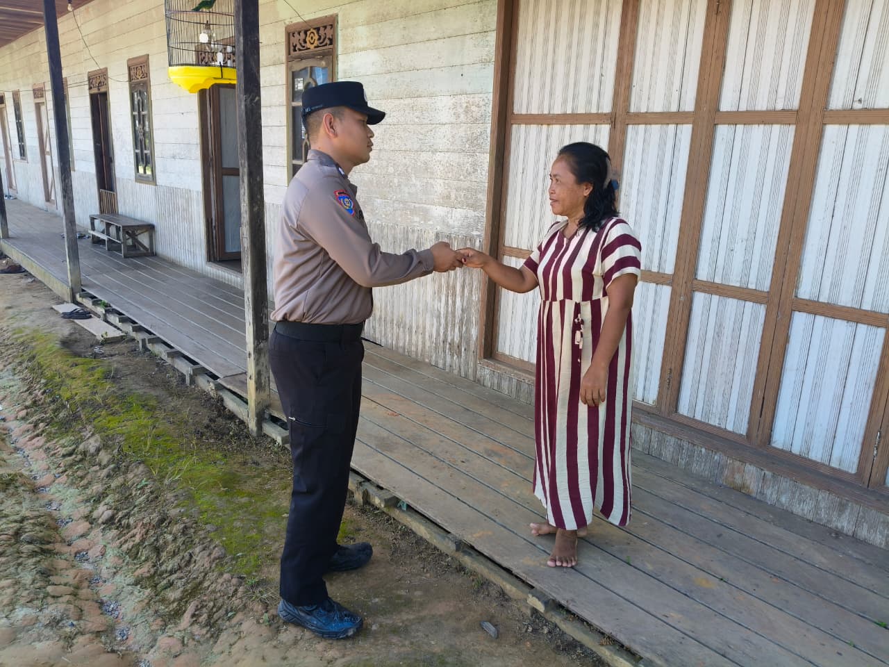 Tingkatkan Sitkamtibmas yang Kondusif ,Polsek Marikit laksanakan Patroli ke Obvit dan pemukiman warga.