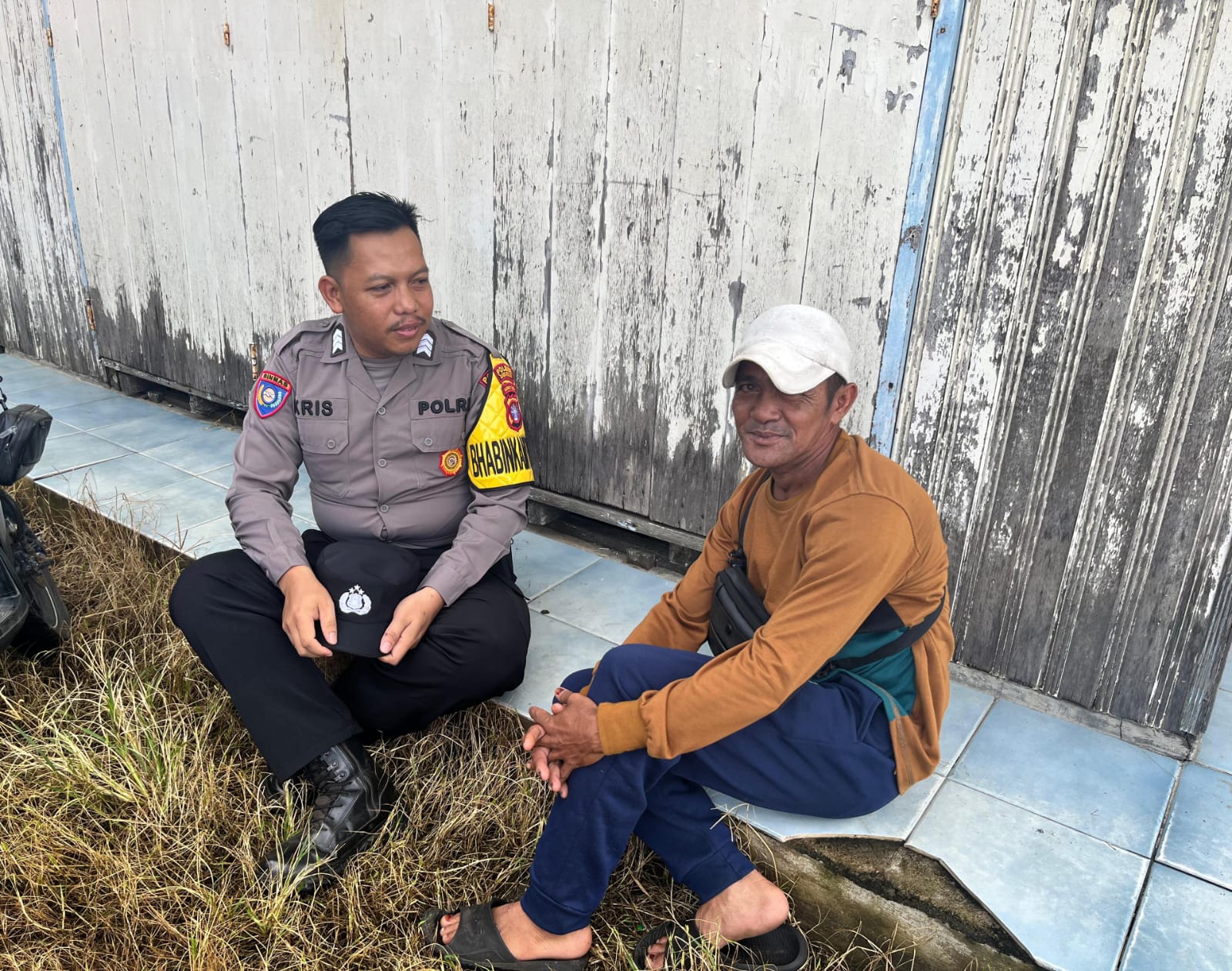 Bhabinkamtibmas Pegatan Hilir Polsek Katingan Kuala Kunjungi Warga Binaannya Sampaikan Pesan Kamtibmas