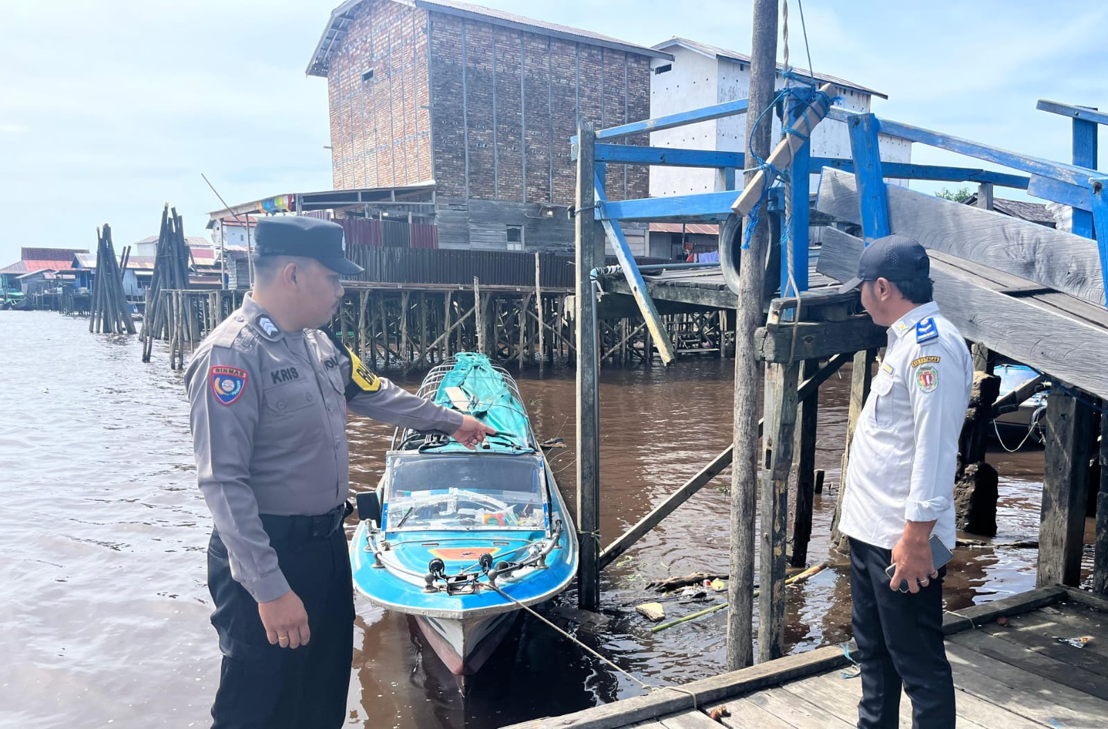 Personil Polsek Katingan Kuala Rutin Melakukan Pengecekan Debit Air Di Wilayahnya