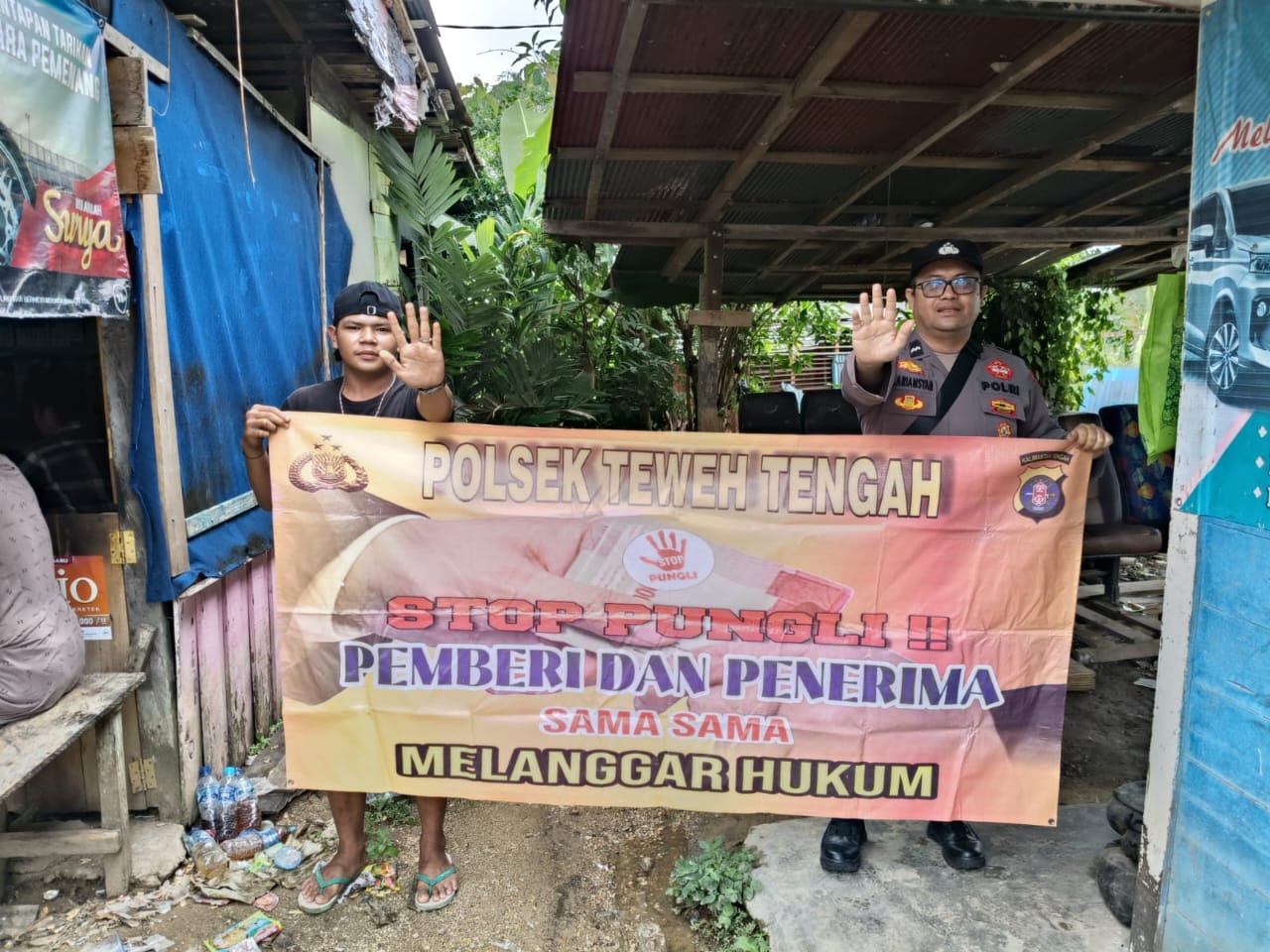 Antisipasi Tindak Pelanggaran Pungli, Personel Polsek Teweh Tengah Himbau Stop Pungli ke Warga