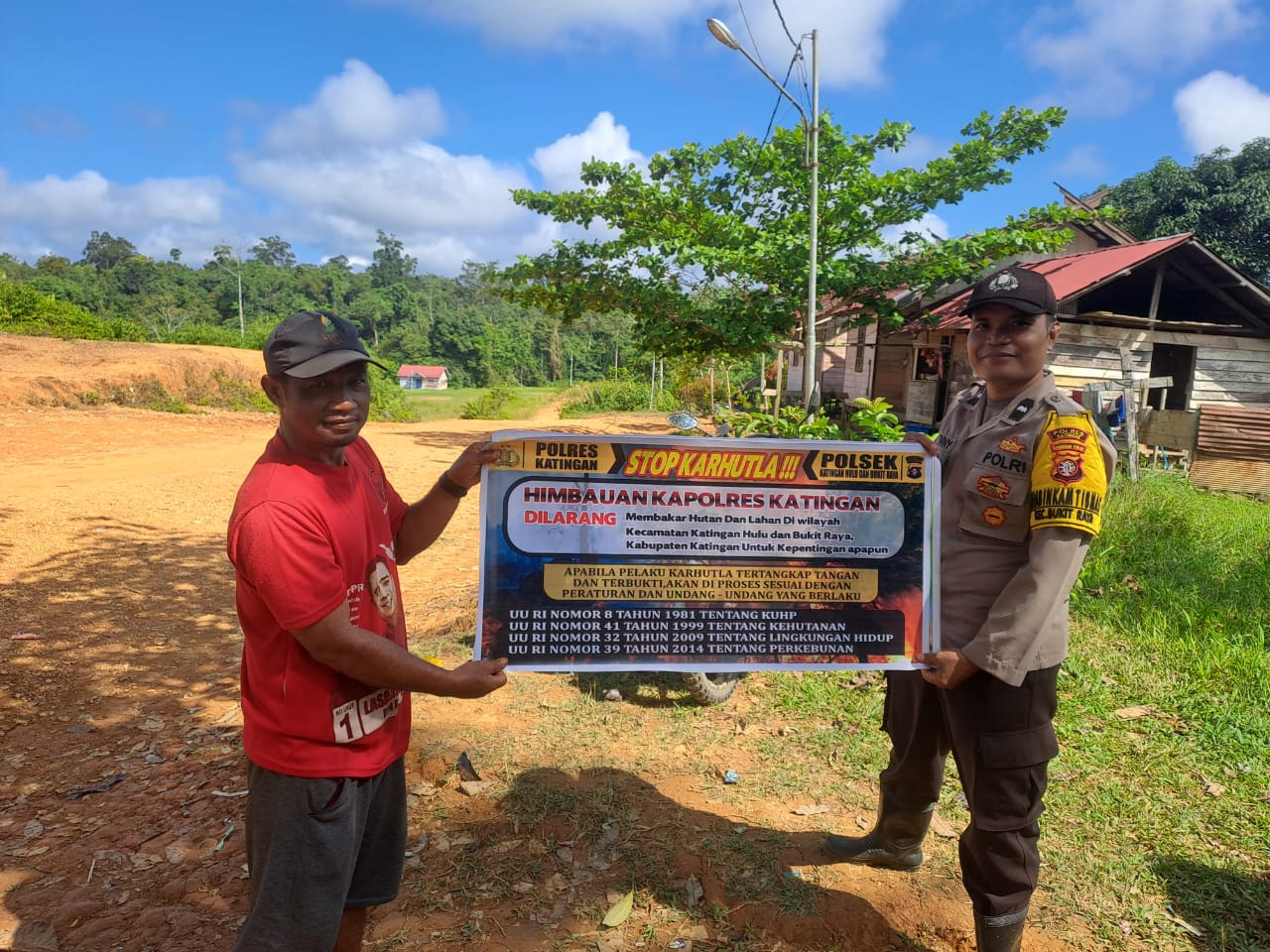Upaya Pencegahan Kebakaran Hutan dan Lahan di Kecamatan Katingan Hulu dan Bukit Raya, Bhabinkamtibmas sosialisasi kepada masyarakat.