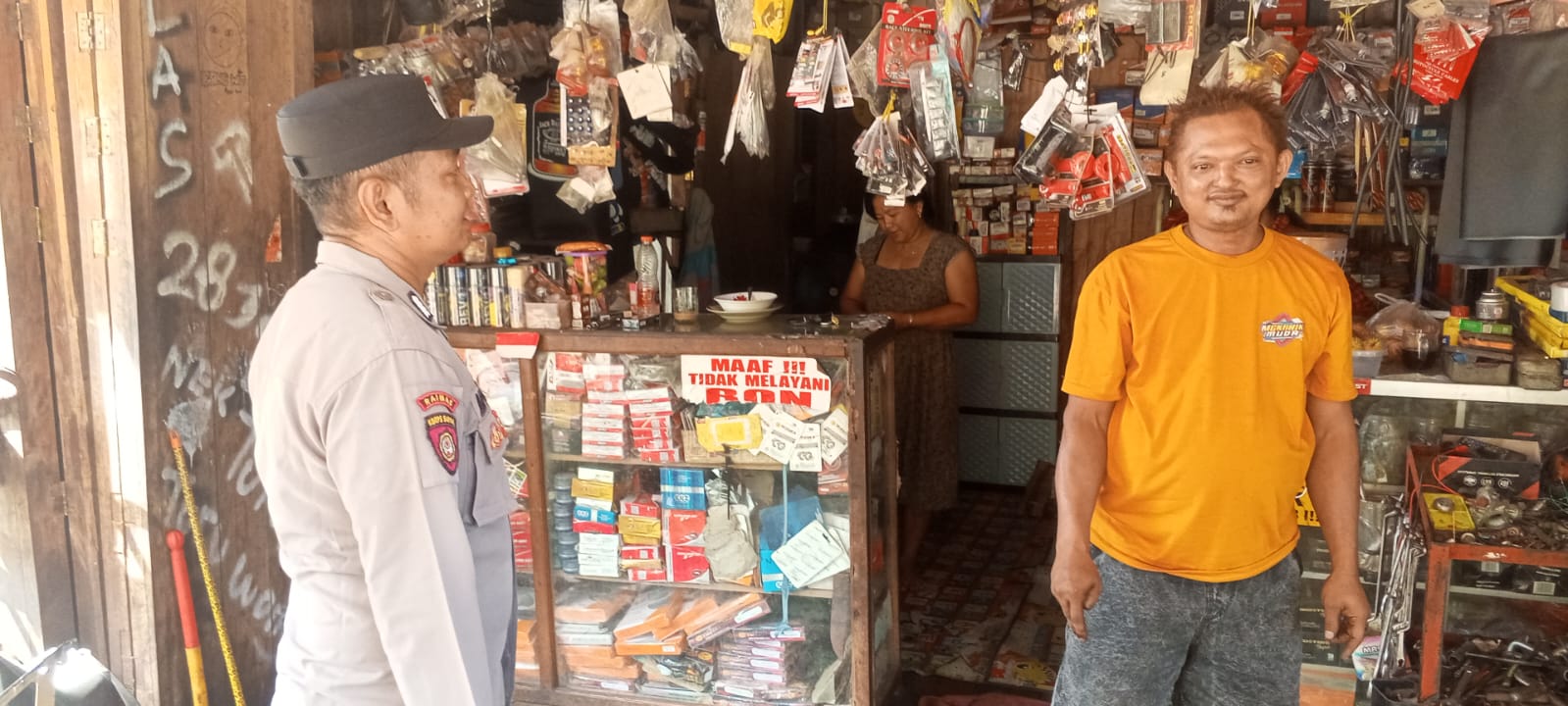 Ciptakan Kamtibmas Kondusif, Personel Polsek Sambang Penjaga Toko Sparepart Motor