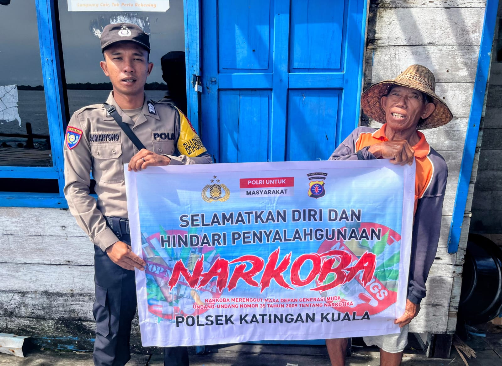 Personil Polsek Katingan Kuala Sosialisasi Tentang Bahaya Narkoba Serta Menghimbau Masyarakat Untuk Tidak Menggunakan dan Menjauhi Narkoba