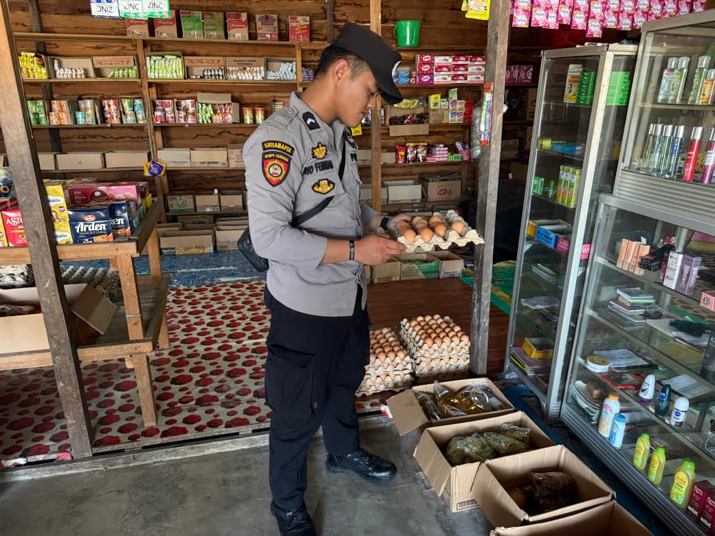 **Polsek Montallat Laksanakan Pengecekan Sembako Untuk Pantau Stok Dan Harga Di Pasaran**