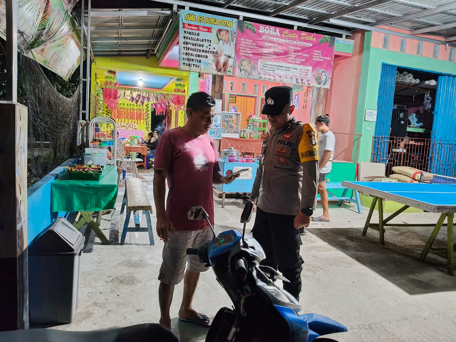 **Polsek Montallat Laksanakan Patroli Malam Untuk Ciptakan Keamanan Dan Ketertiban Masyarakat**