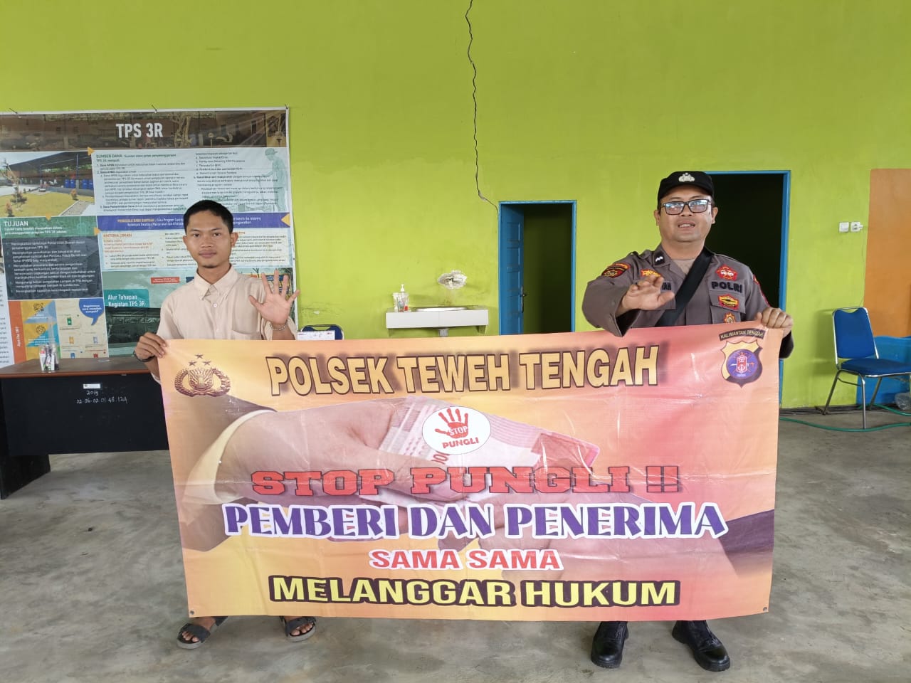 Antisipasi Tindak Pelanggaran Pungli, Personel Polsek Teweh Tengah Himbau Stop Pungli ke Warga