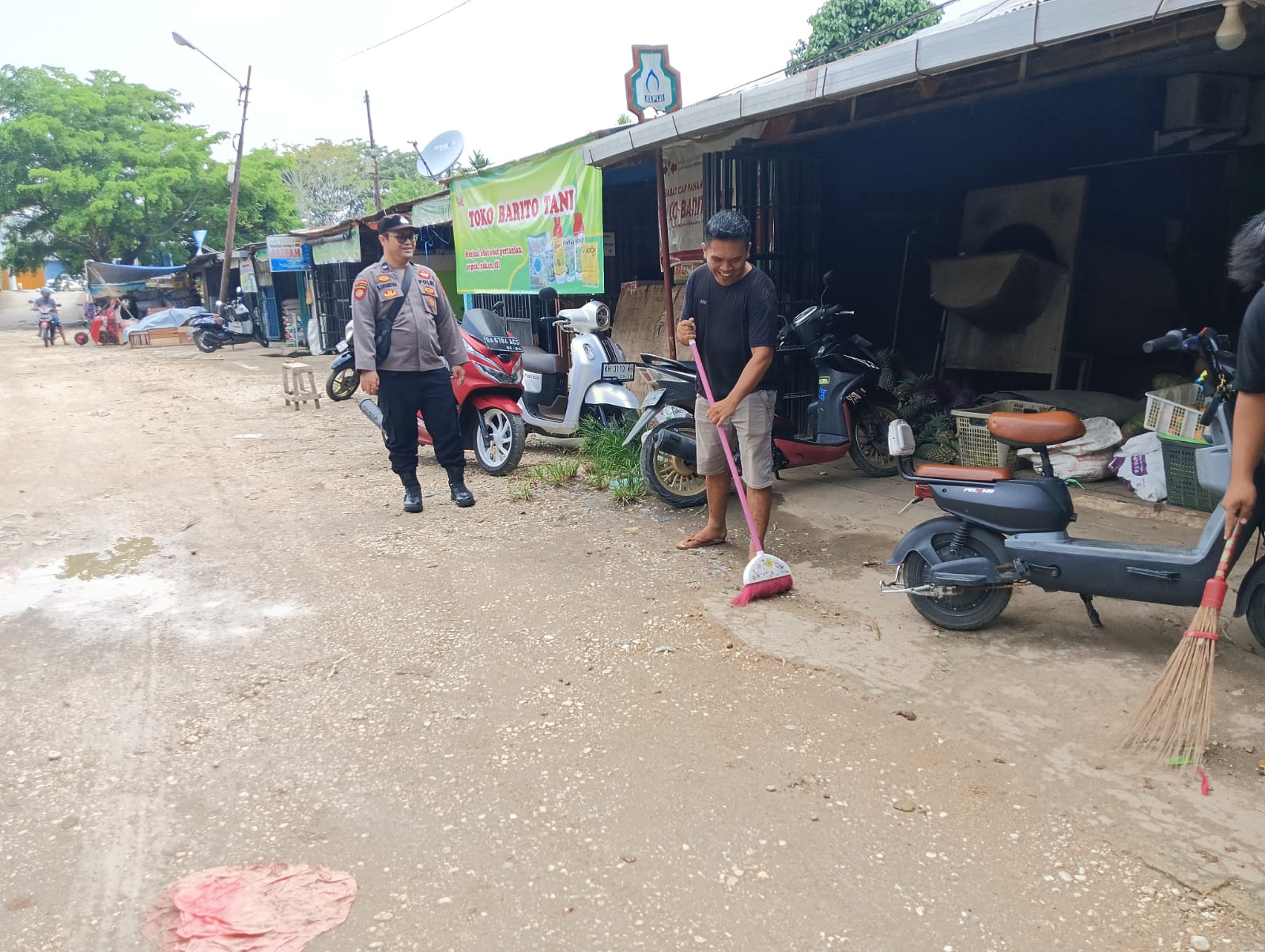 Dalam Rangka Menjaga Situasi Kamtibmas yang Kondusif, Polsek Teweh Tengah Laksanakan Patroli