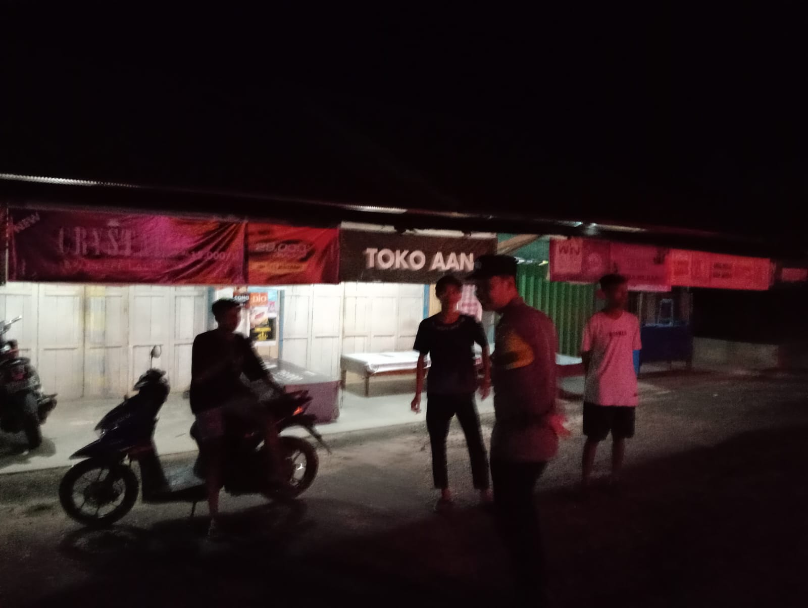 Piket Polsek laksanakan Patroli di Pasar di Wilkum Polsek Delang