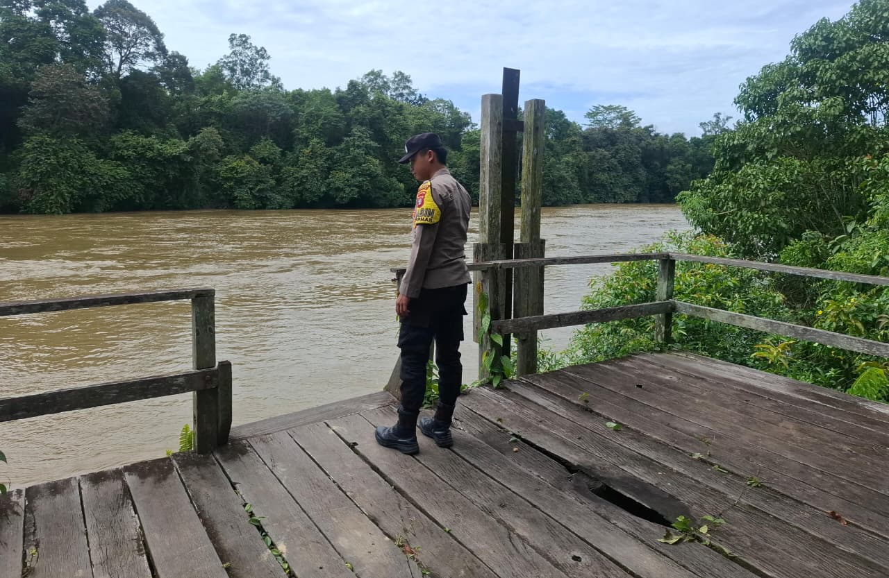 Piket Polsek Cek Debit Air Sungai Lamandau