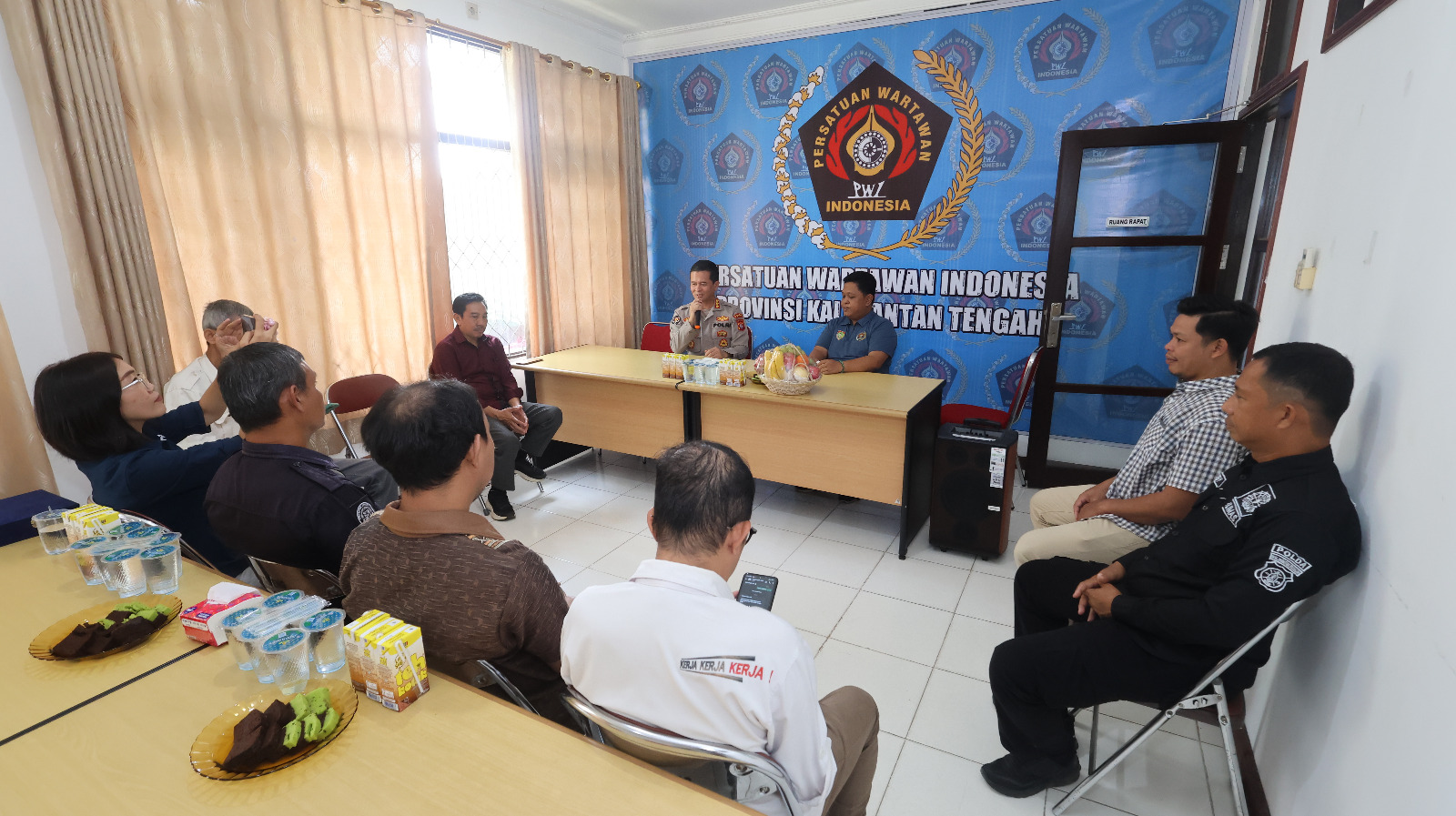 Perkuat Kemitraan, Kabidhumas Polda Kalteng Silaturahmi ke PWI dan Media
