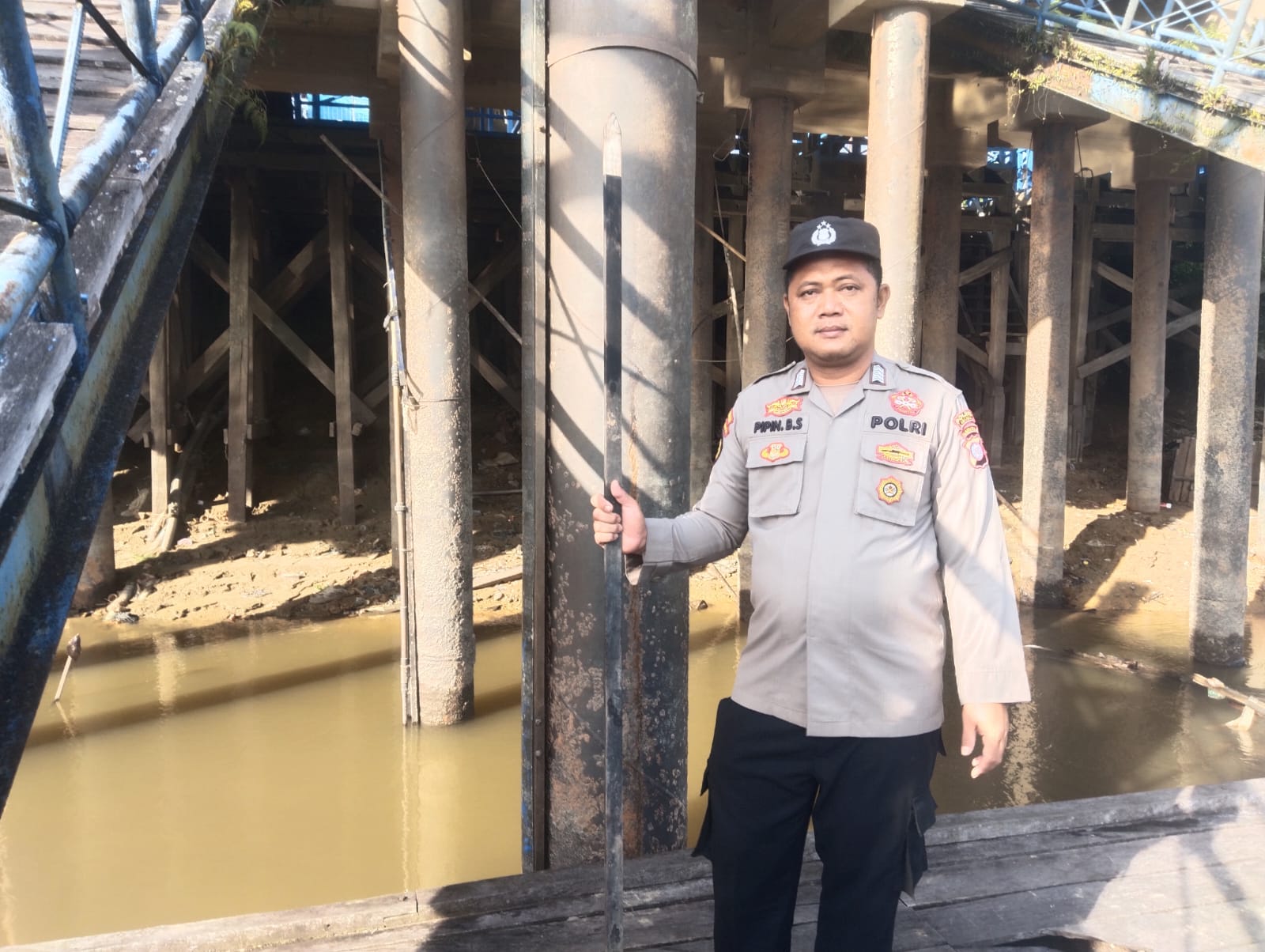 Piket Polsek Bulik Cek debit air di Kelurahan Nanga Bulik