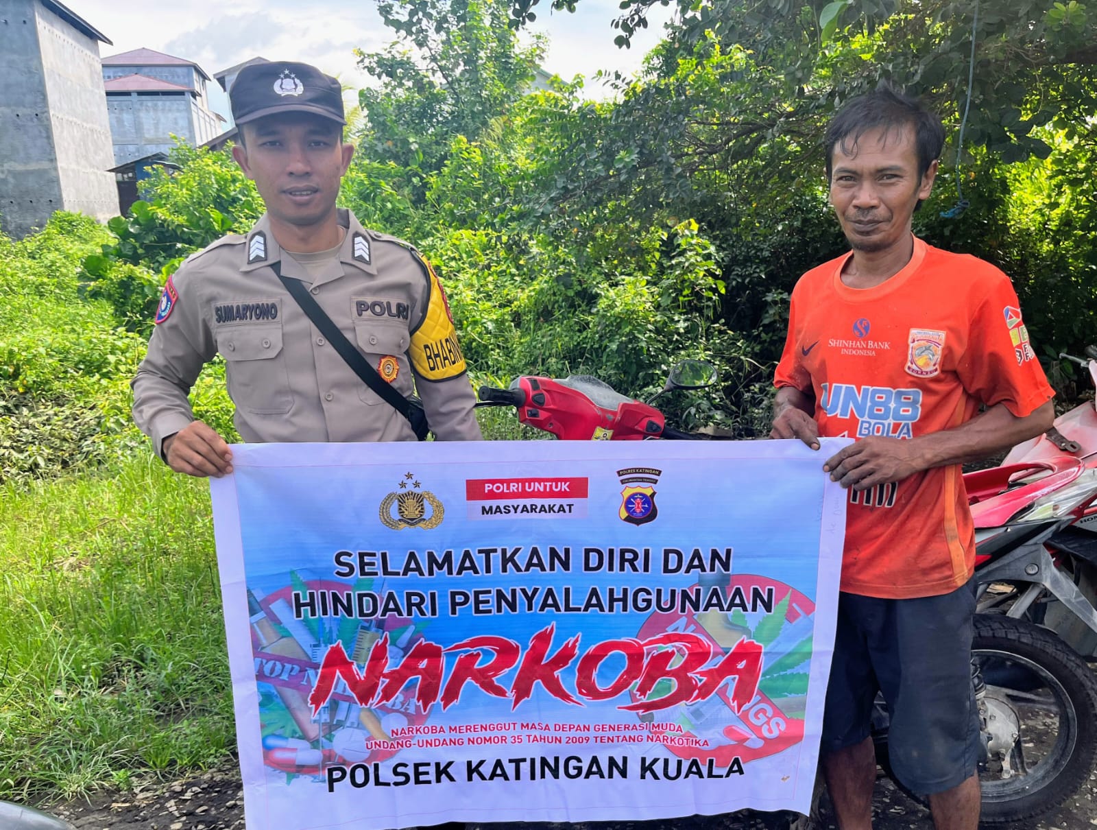 Personil Polsek Katingan Kuala Sosialisasi Tentang Bahaya Narkoba Serta Menghimbau Masyarakat Untuk Tidak Menggunakan dan Menjauhi Narkoba
