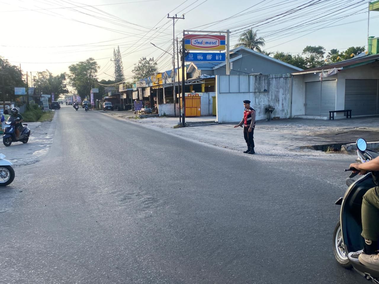 Berikan Pelayanan Prima, Ditsamapta Polda Kalteng Rutin Giat Pengaturan Lalu Lintas