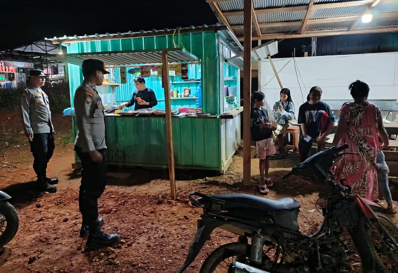 Piket Polsek Lamandau Silaturahmi Ke Pedagang
